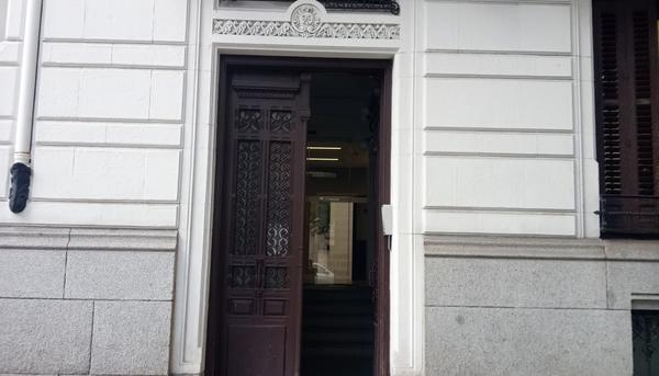 Portal de la calle Sagasta, 31, sede en Madrid de Nortia Capital Investment Holding SL 