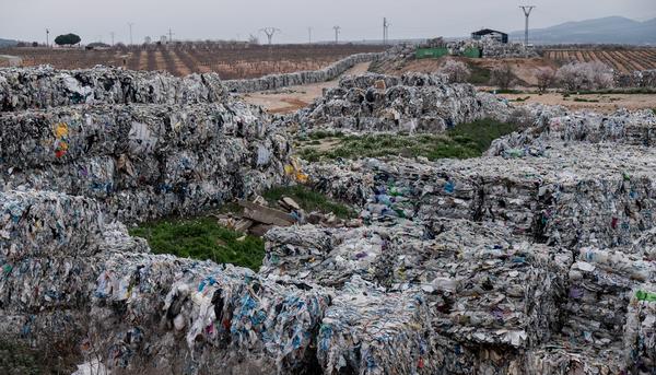 vertedero utiel residuos plasticos