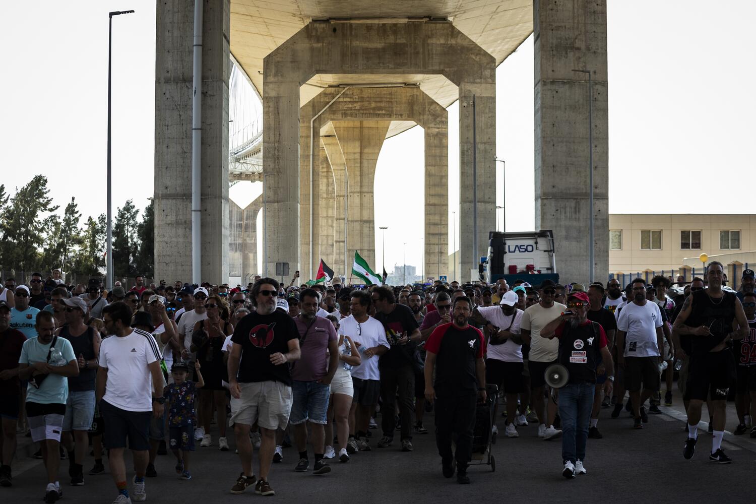 Miles de trabajadores del metal continúan la huelga en Cádiz contra el ...