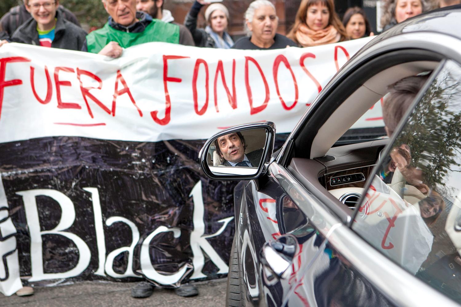 https://www.elsaltodiario.com/uploads/fotos/r1500/407a4470/Accion_Blackstone_Zarza_DISOPRESS_01%20copia.jpg?v=63713649332
