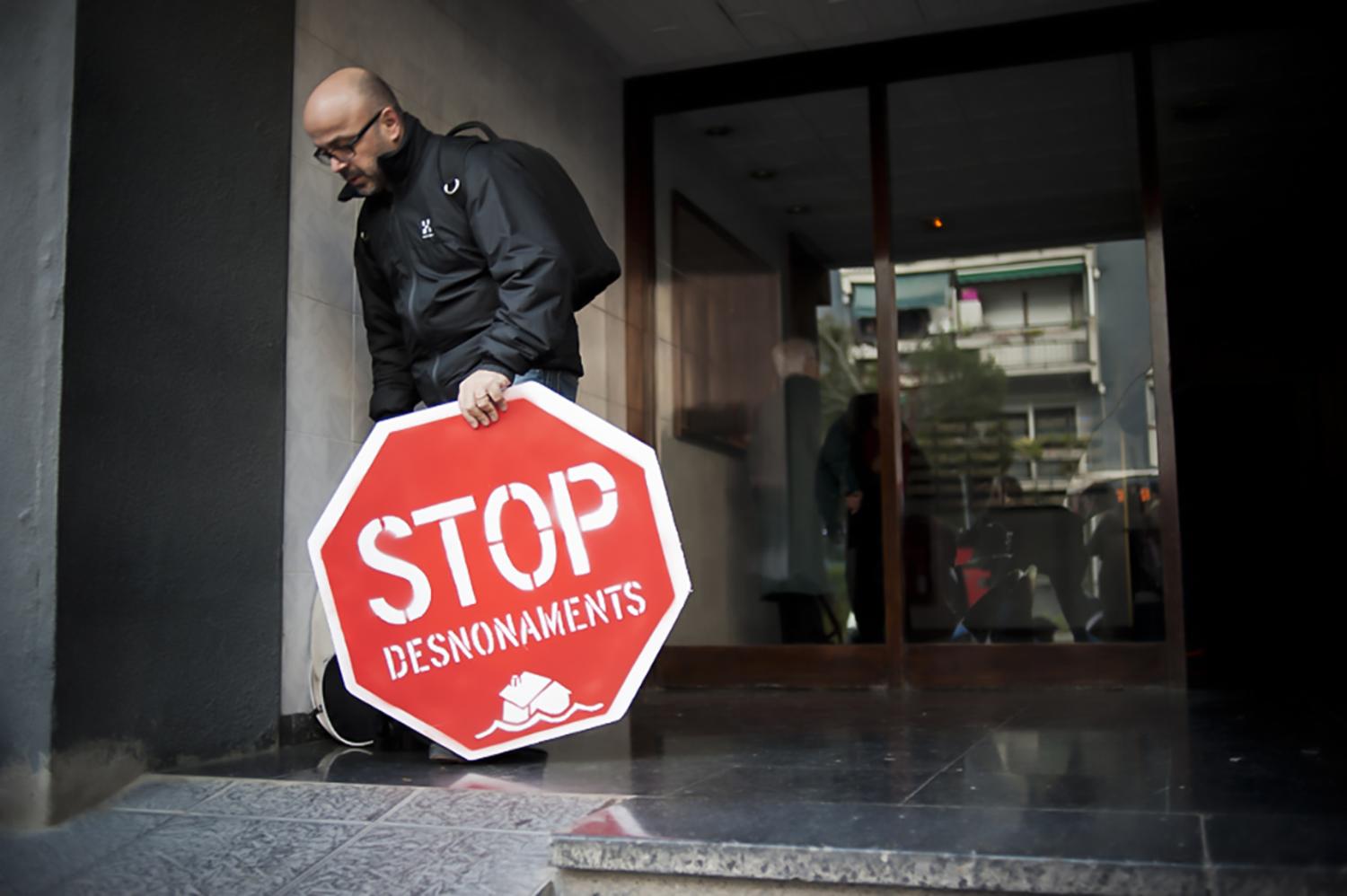 https://www.elsaltodiario.com/uploads/fotos/r1500/65c6aca7/stop%20eviction004.jpg?v=63717451730