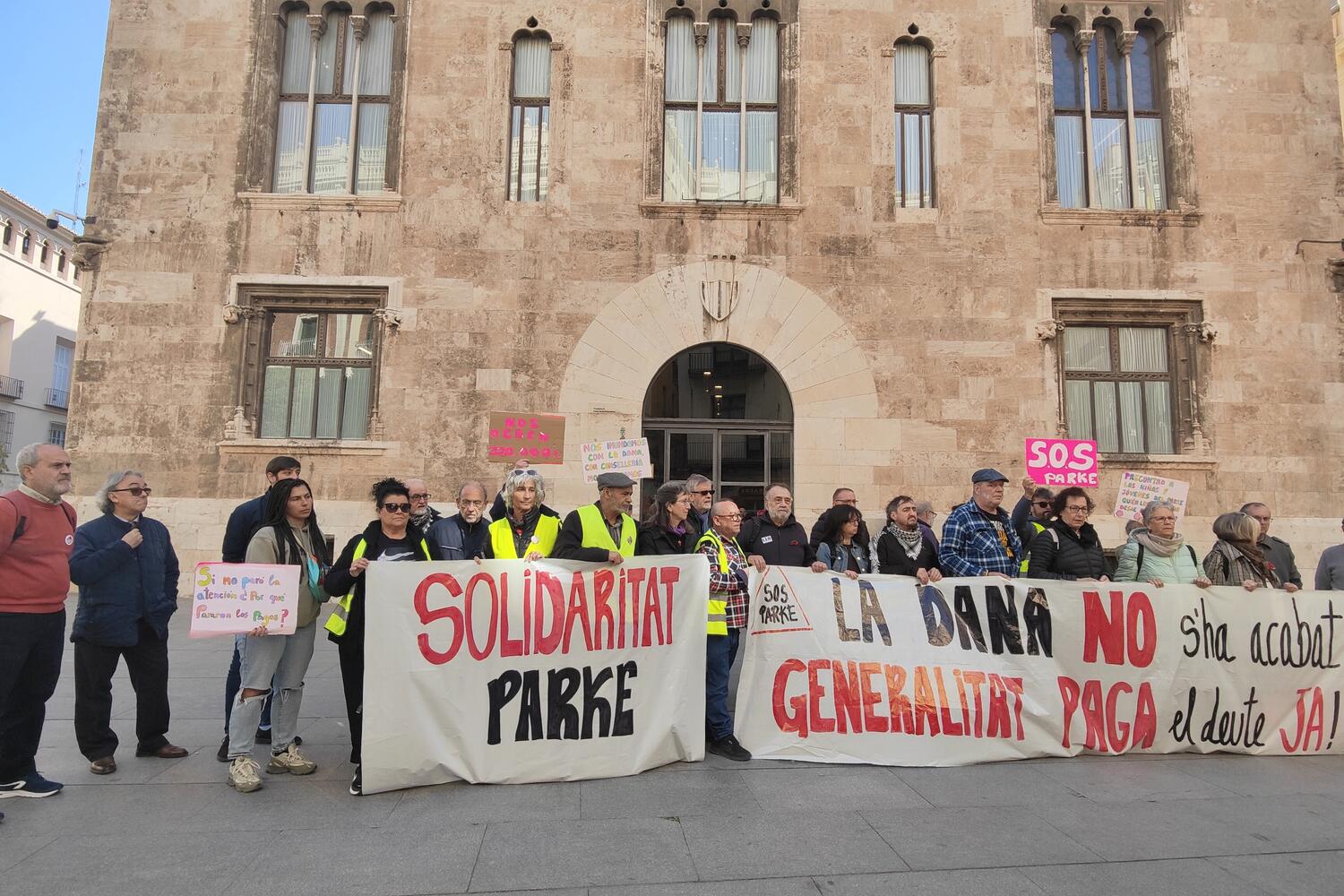  La protesta llegó a las puertas del Palau de la Generaltiat 