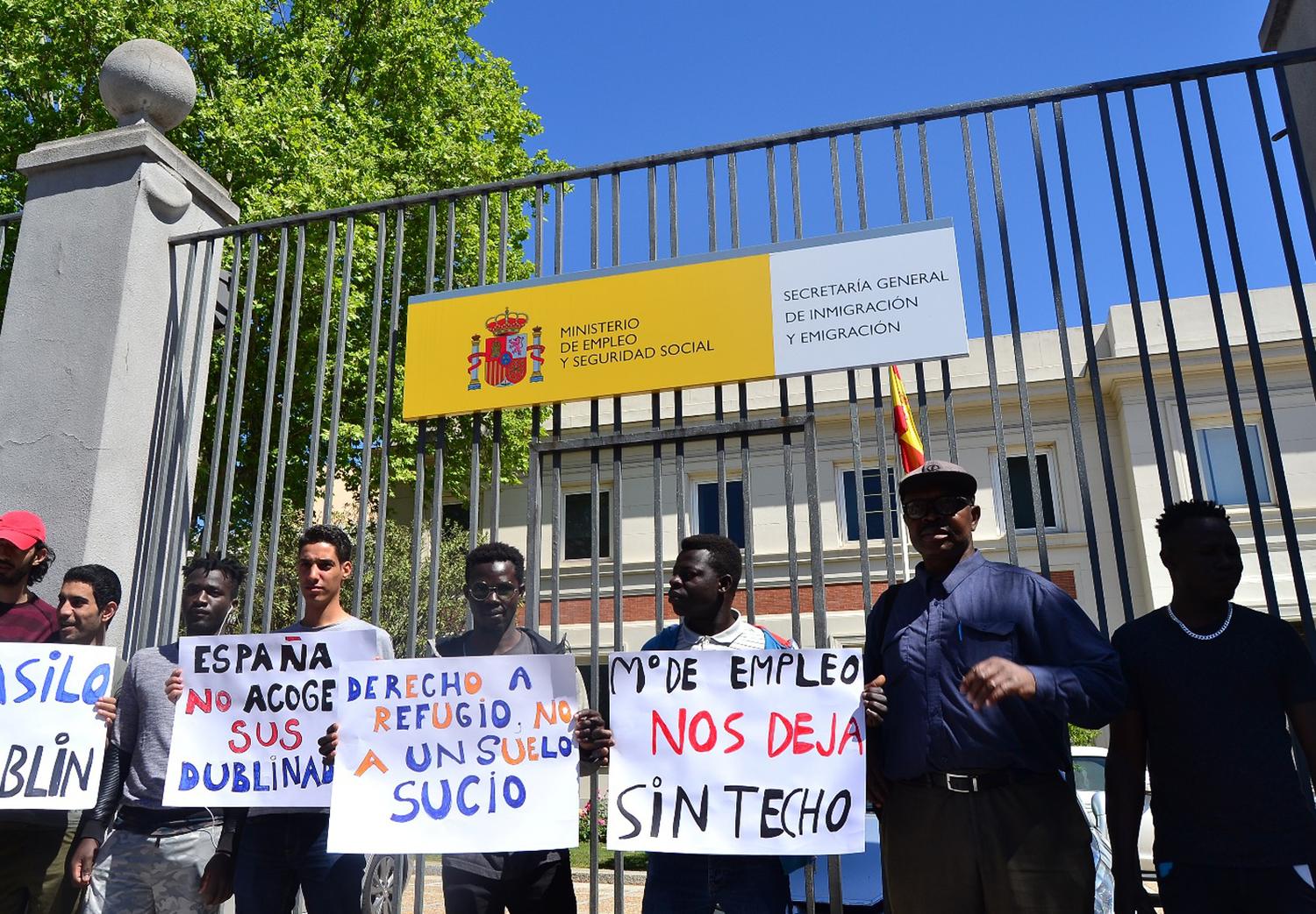 https://www.elsaltodiario.com/uploads/fotos/r1500/b2eceb09/Refugiados.jpg?v=63693701100