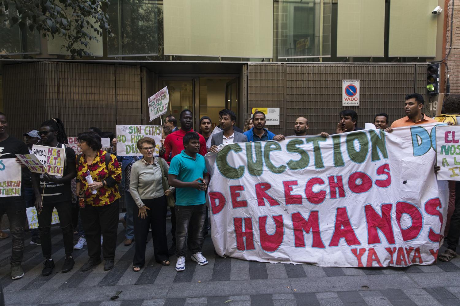 Sin citas no hay derechos protesta Madrilen. Argazkia: El Salto (David F. Sabadell) Sin citas no hay derechos protesta Madrilen. Argazkia: El Salto (David F. Sabadell)