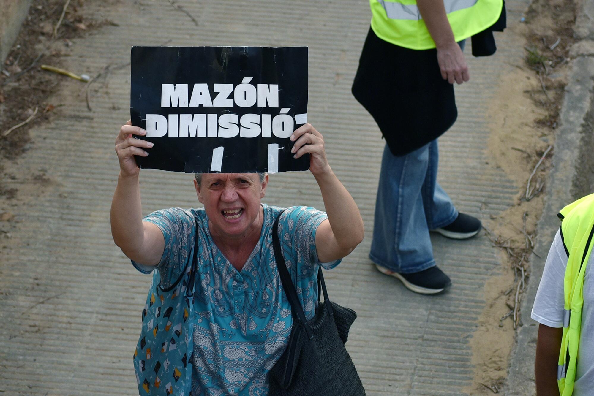 Undécima manifestación para exigir la dimisión de Carlos Mazón - 10