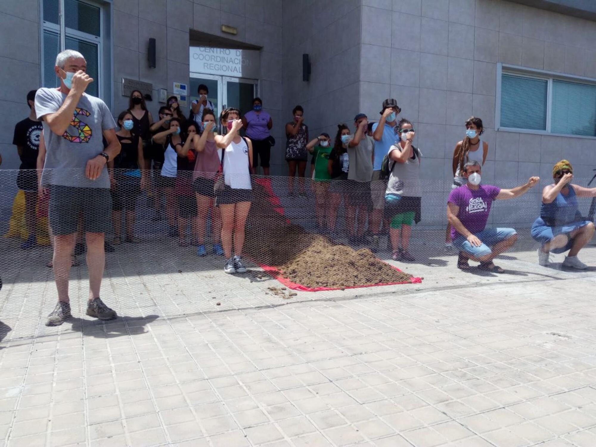 Acción frente a la sede de Frontex, en Las Palmas de Gran Canaria