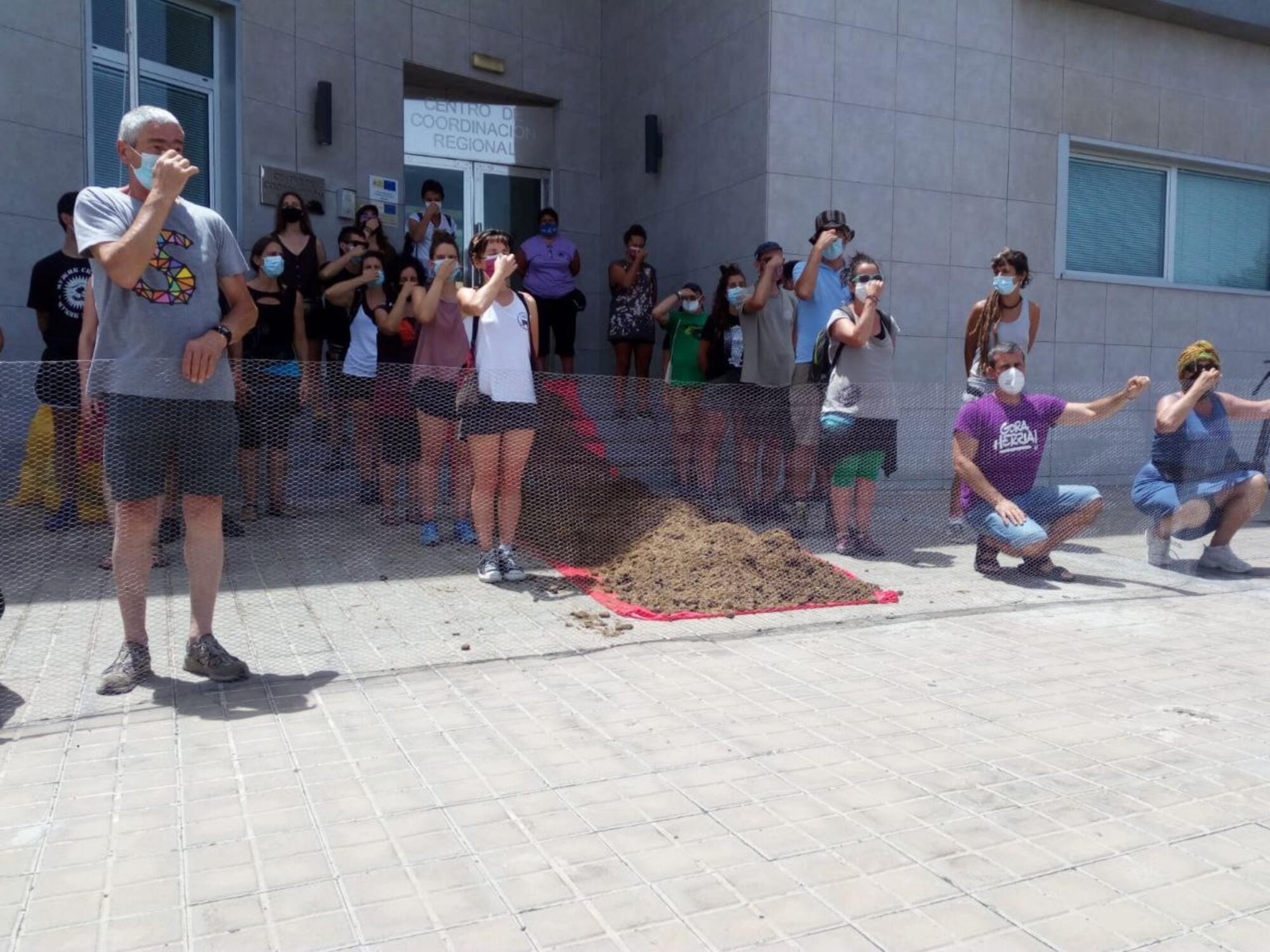 Acción frente a la sede de Frontex, en Las Palmas de Gran Canaria 