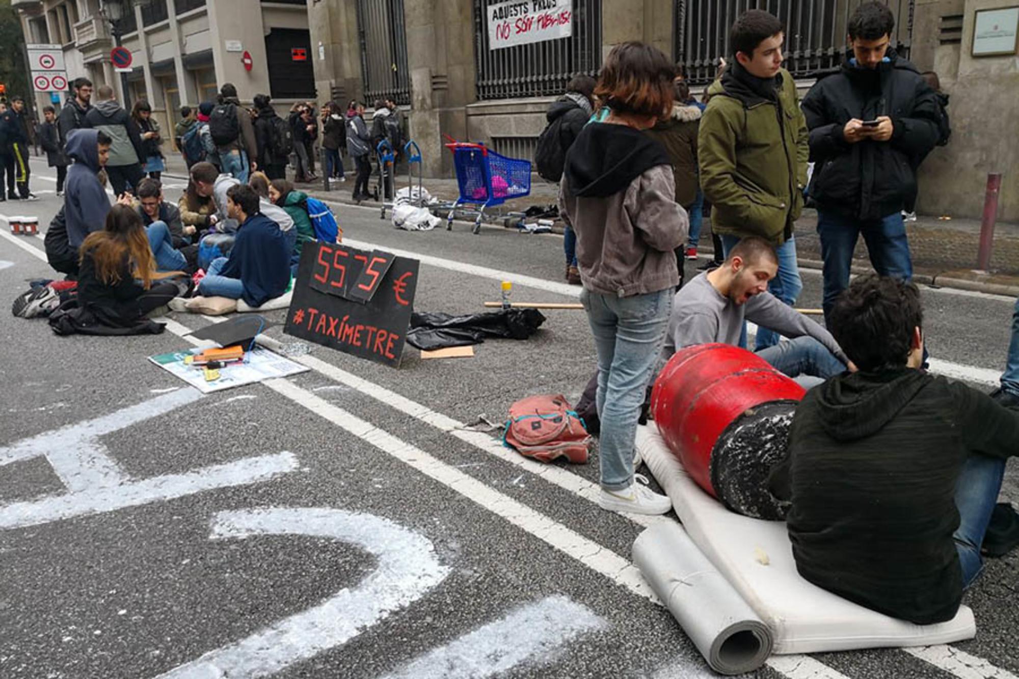 Protesta estudiantil en Barcelona contra la subida de tasas universitarias