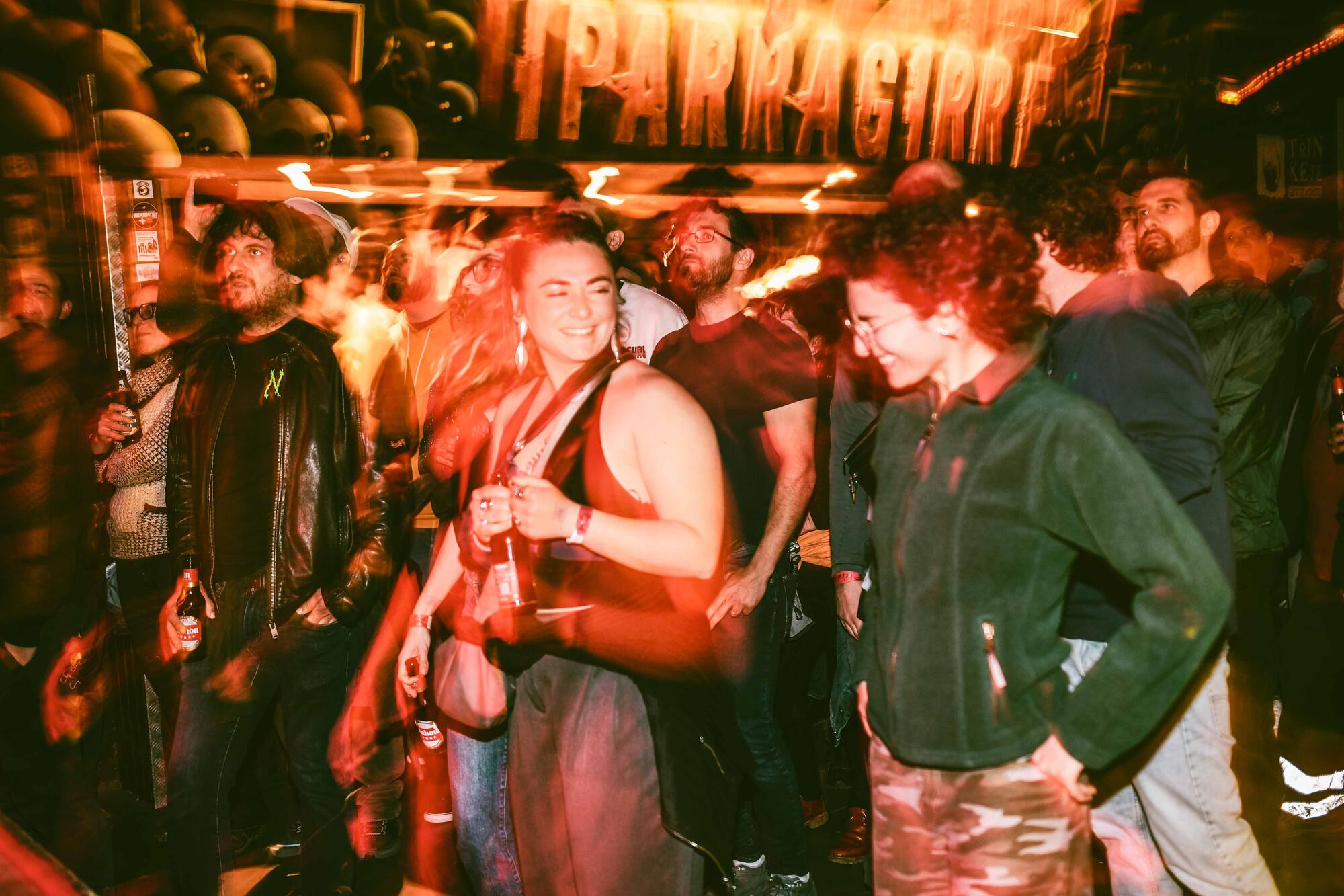 Público de Gernikako Lekuek Festibala 2026 en la sala autogestionada Iparragirre Rock Elkartea