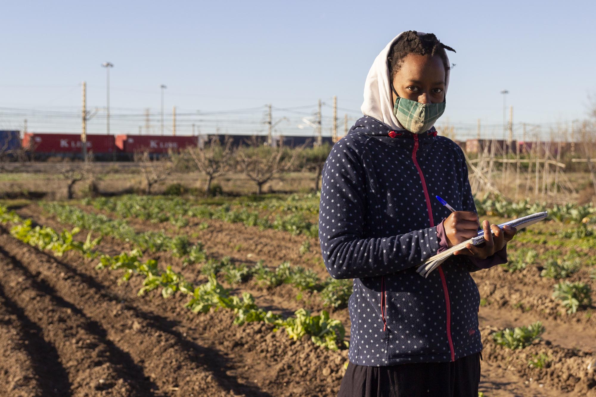 Educadora en los campos de Valencia