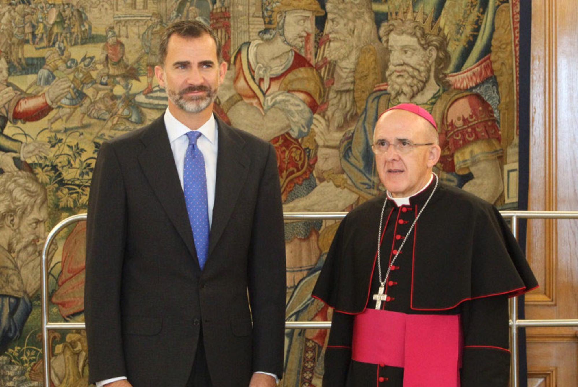Carlos Osorio, arzobispo de Madrid y presidente del patronato de Fusara, junto con Felipe de Borbón.