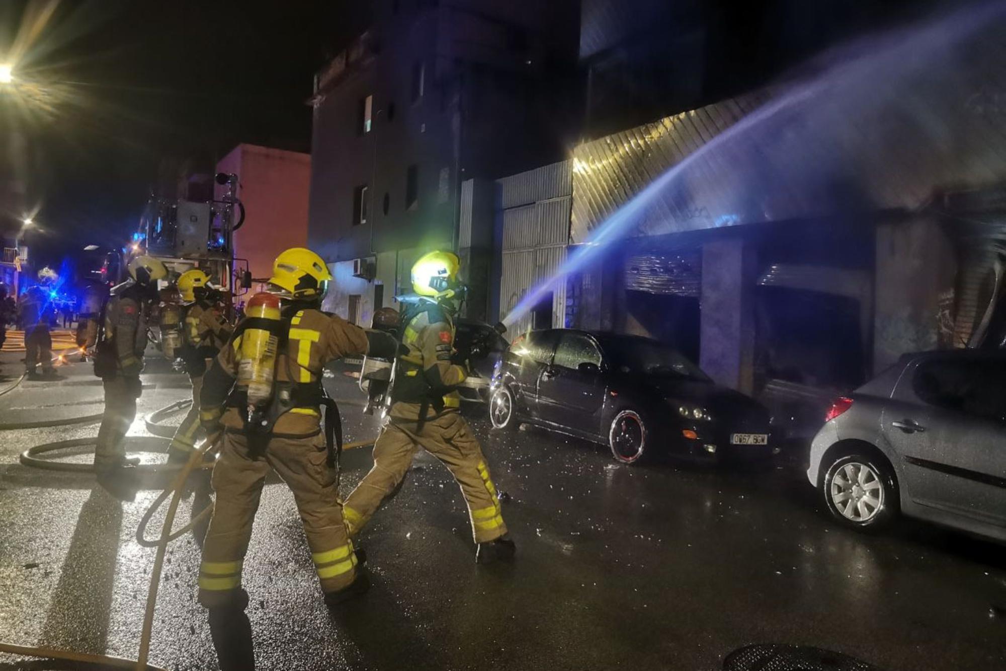 Incendio nave en Badalona