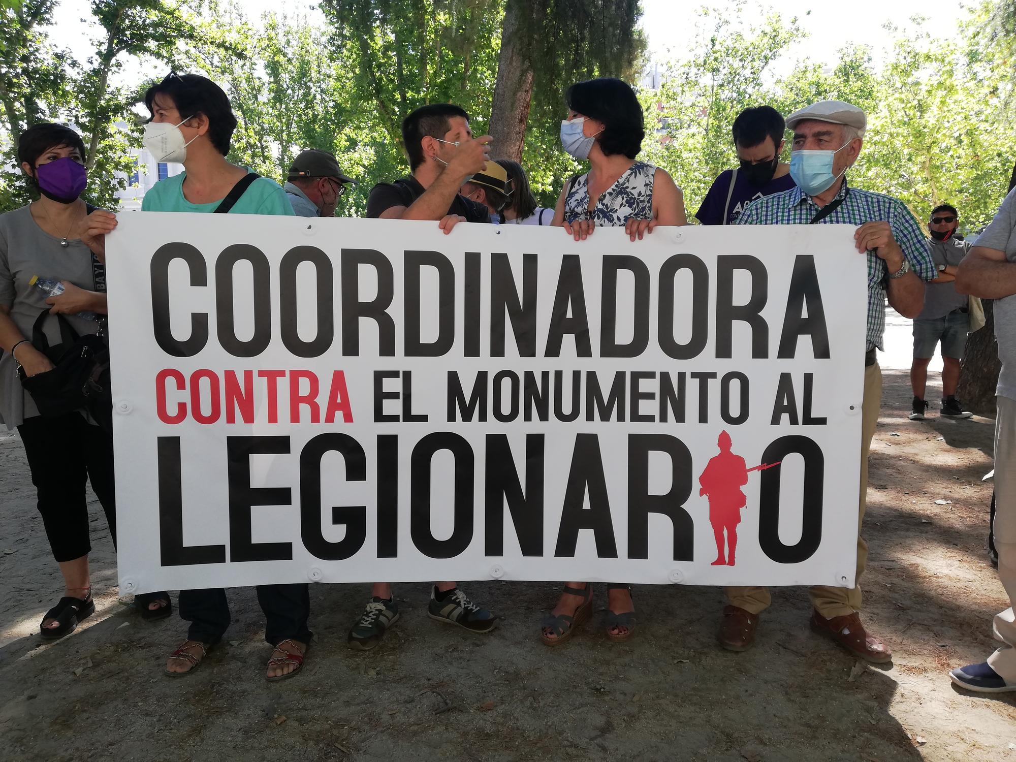 Coordinadora contra monumento Legionario 2