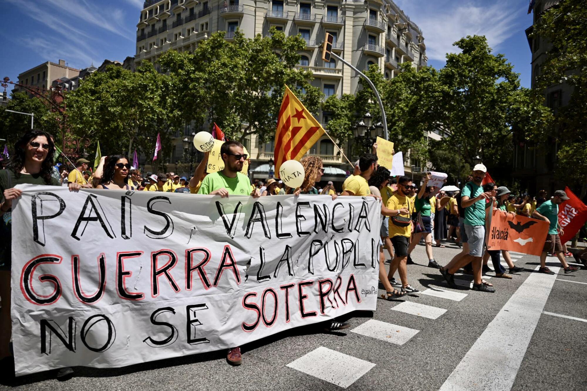 Manifestación comunidad educativa en Barcelon del 14 de junio 2026 - 12