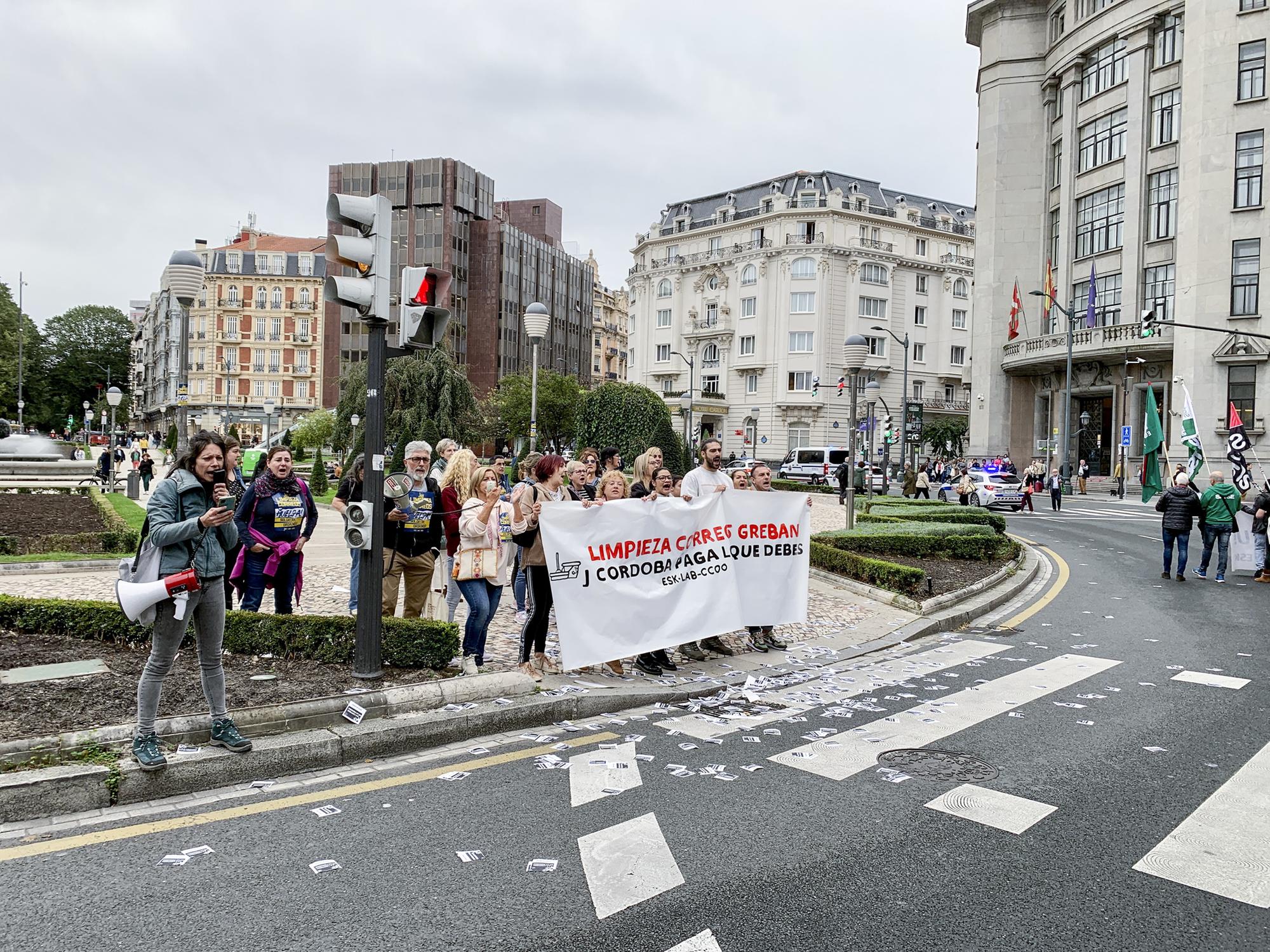 Huelga trabajadoras de Correos en Bilbao
