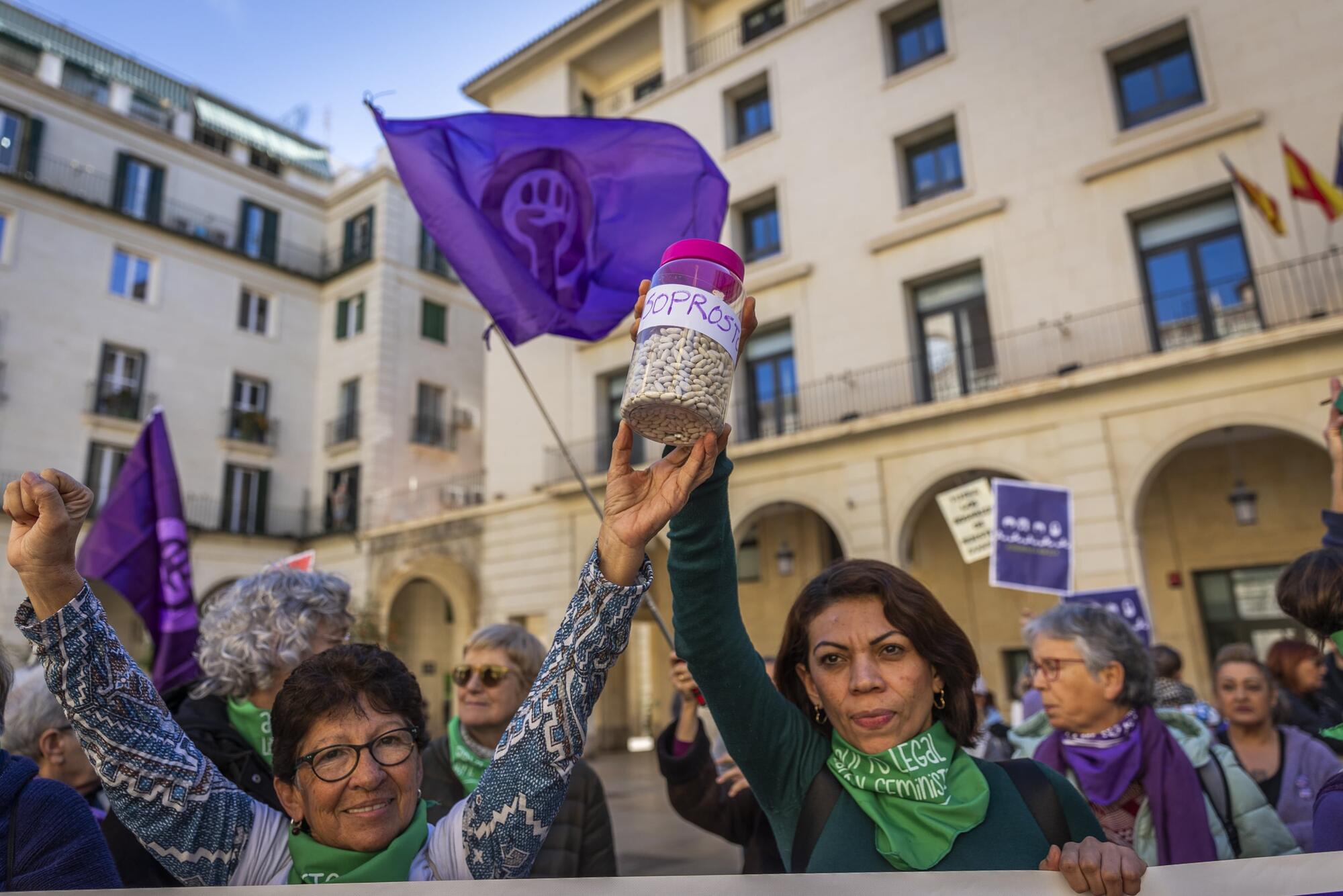 Movilización contra la oficina antiaborto de PP y Vox en Alicante - 1