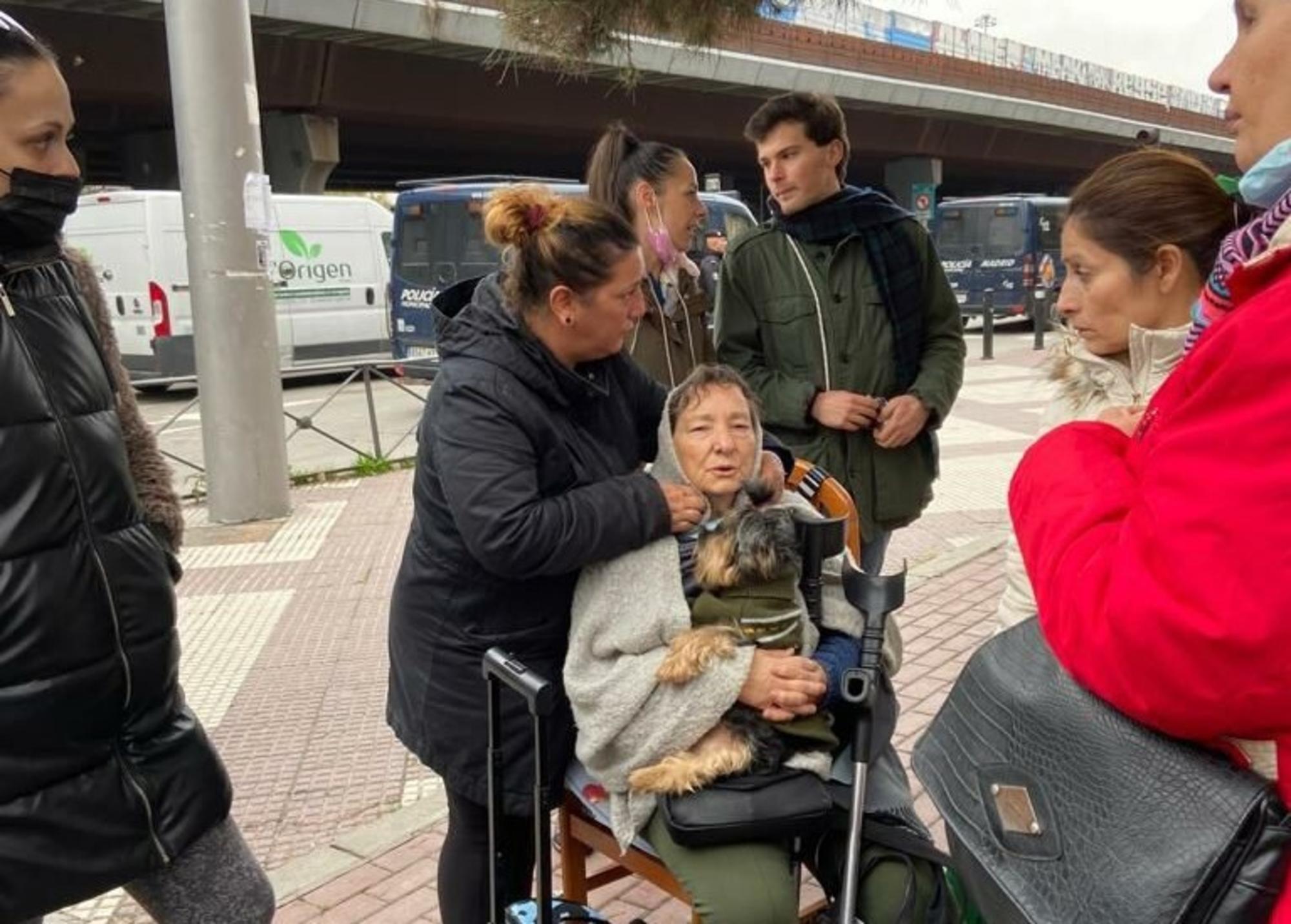 La vecina de Vallecas Charo tras ser desahuciada