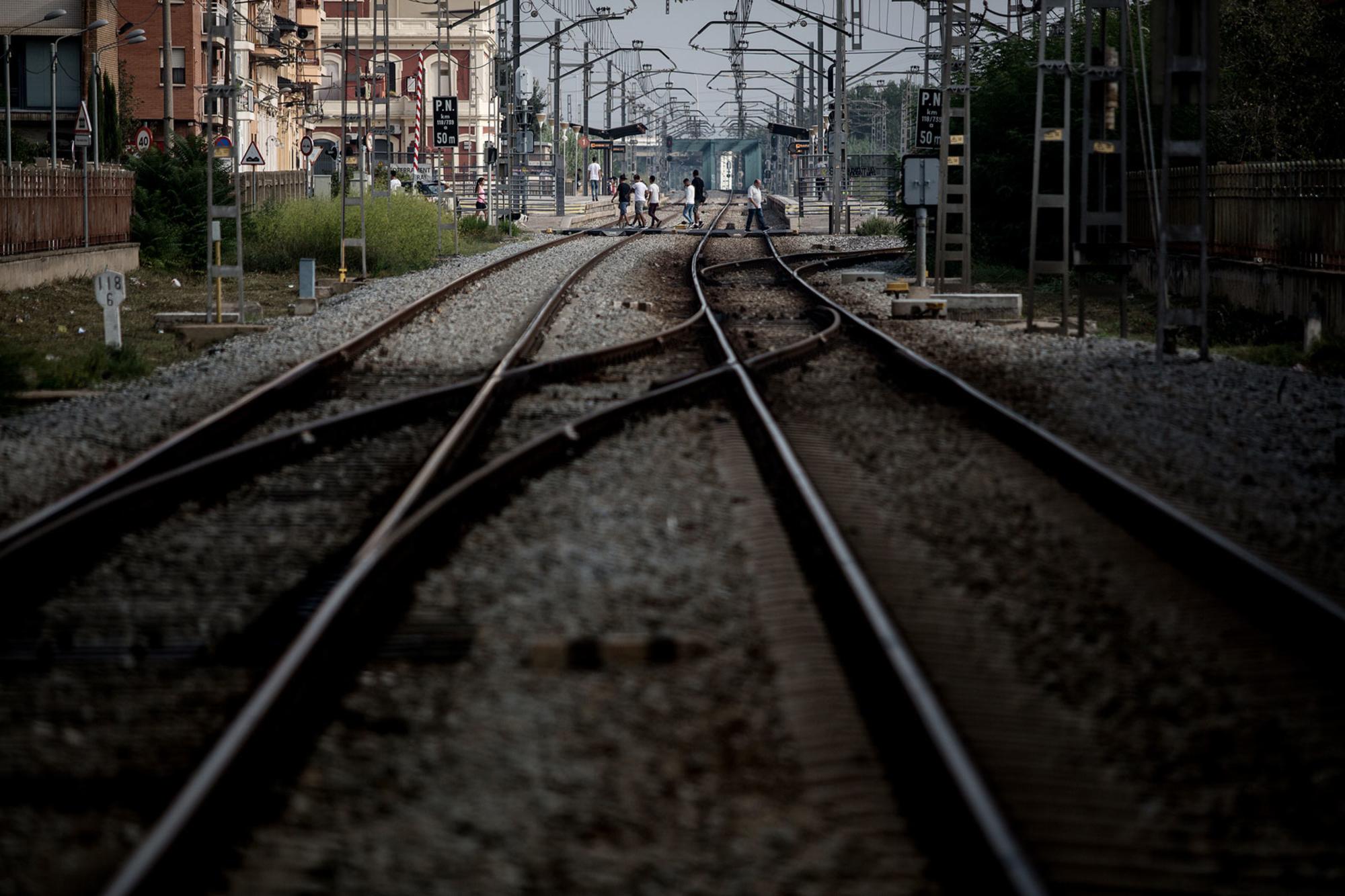 Vías del tren de la línea R2 a su paso por Montcada i Reixac