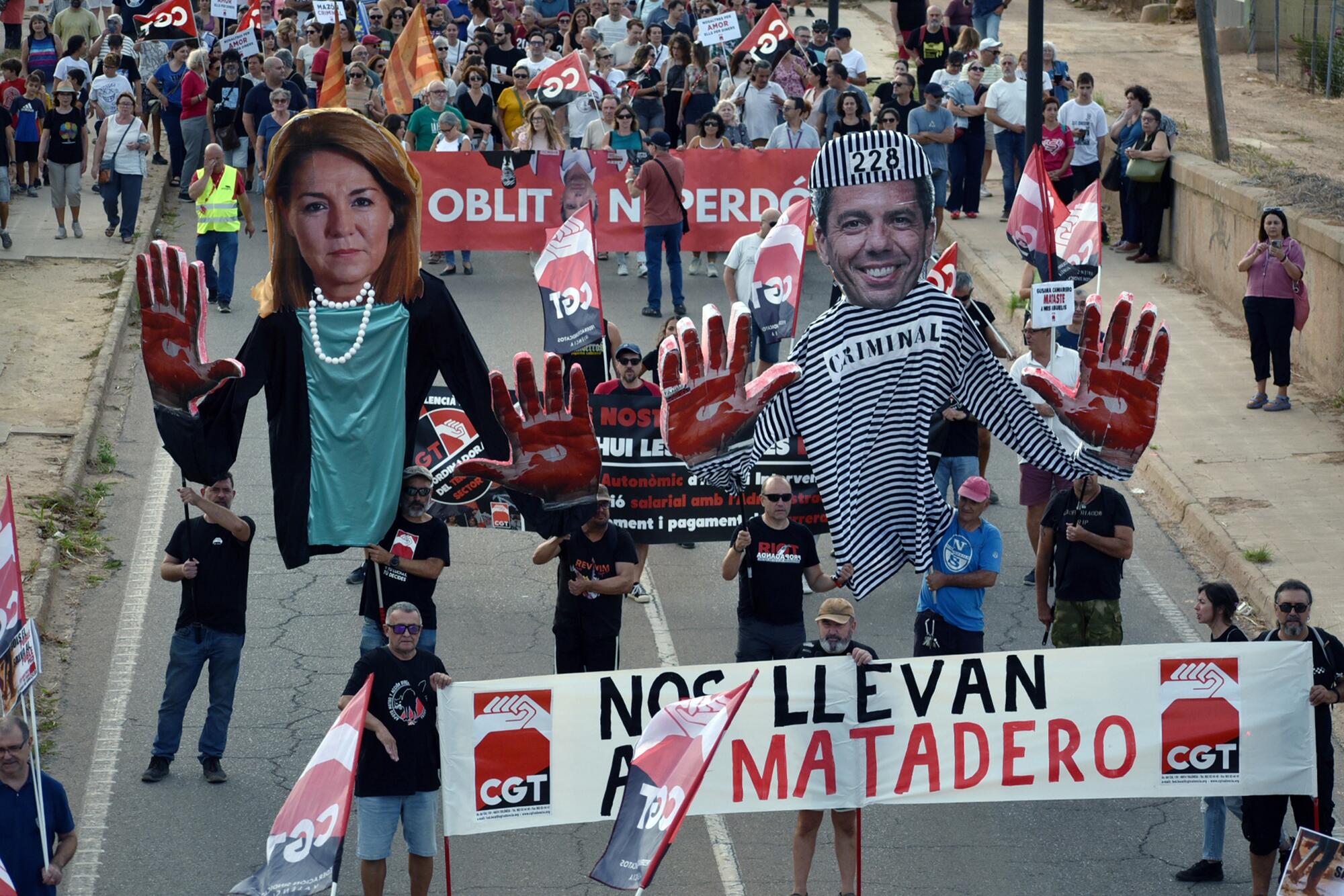 Undécima manifestación para exigir la dimisión de Carlos Mazón - 11
