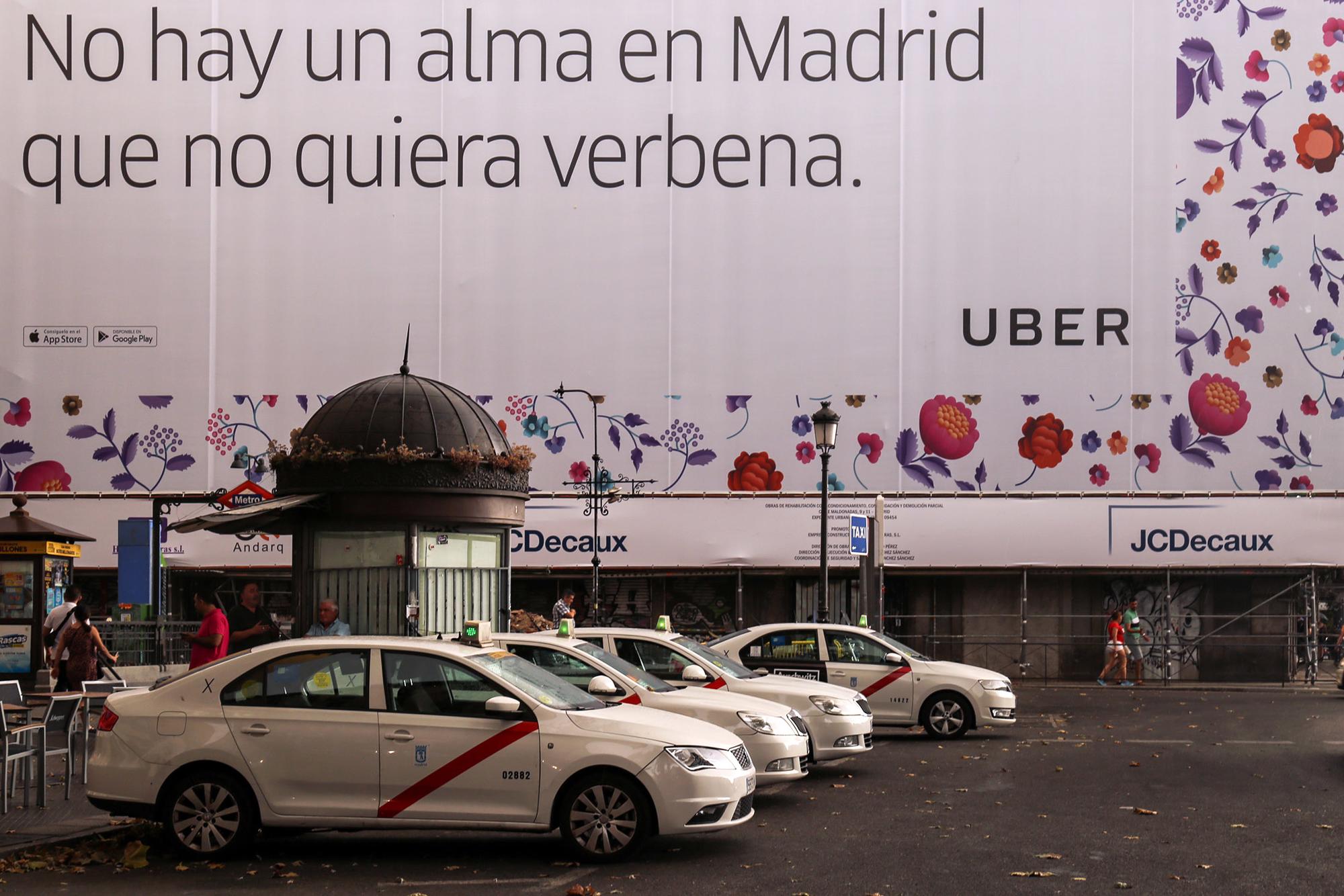 Parada taxis y Uber