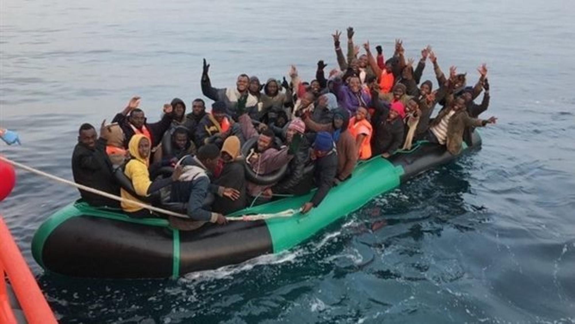 Personas rescatadas. Fuente Europa Press Salvamento marítimo