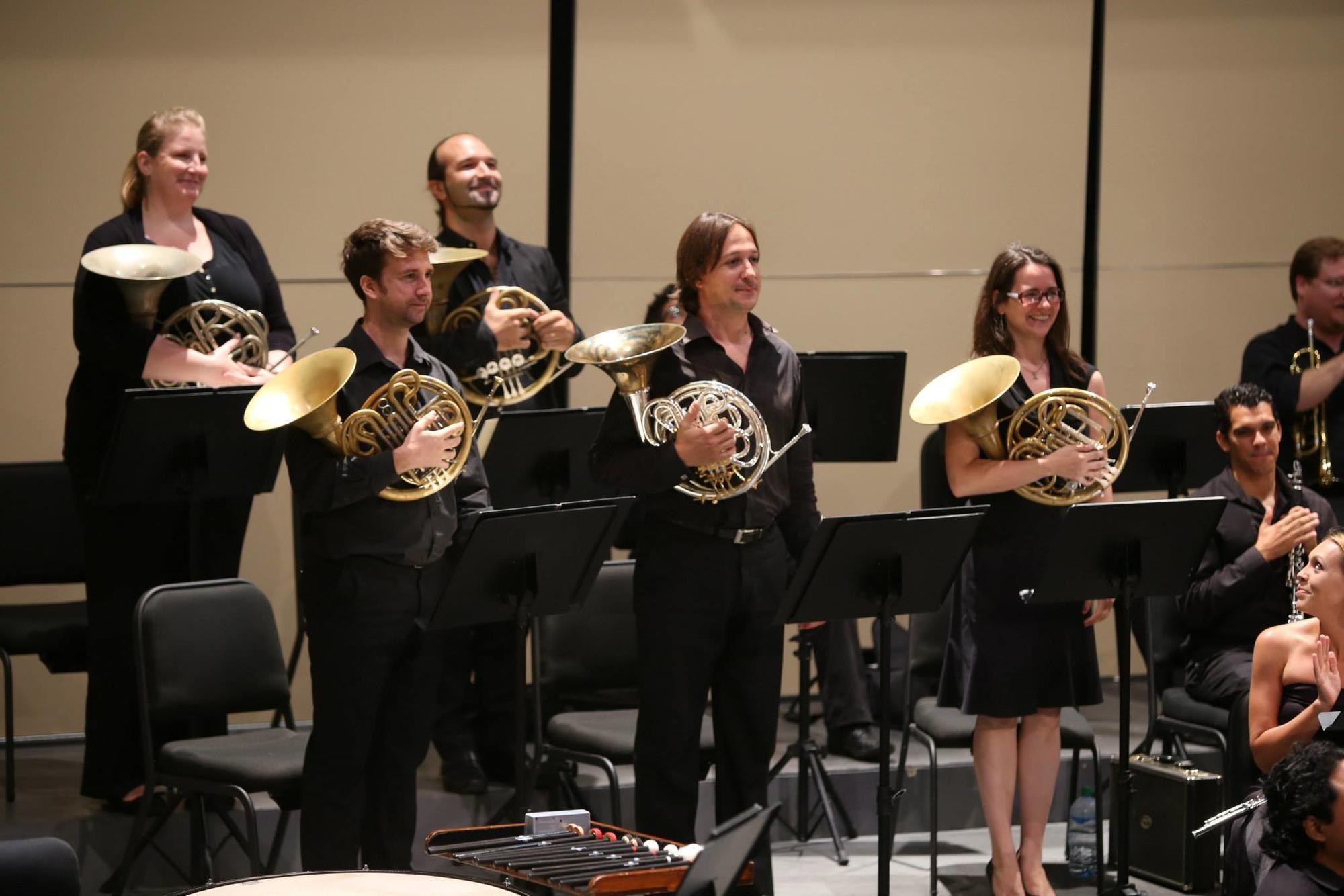 Juanjo Pastor (centro) durante un concierto de la Orquesta Sinfónica de Yucatán (OSY)