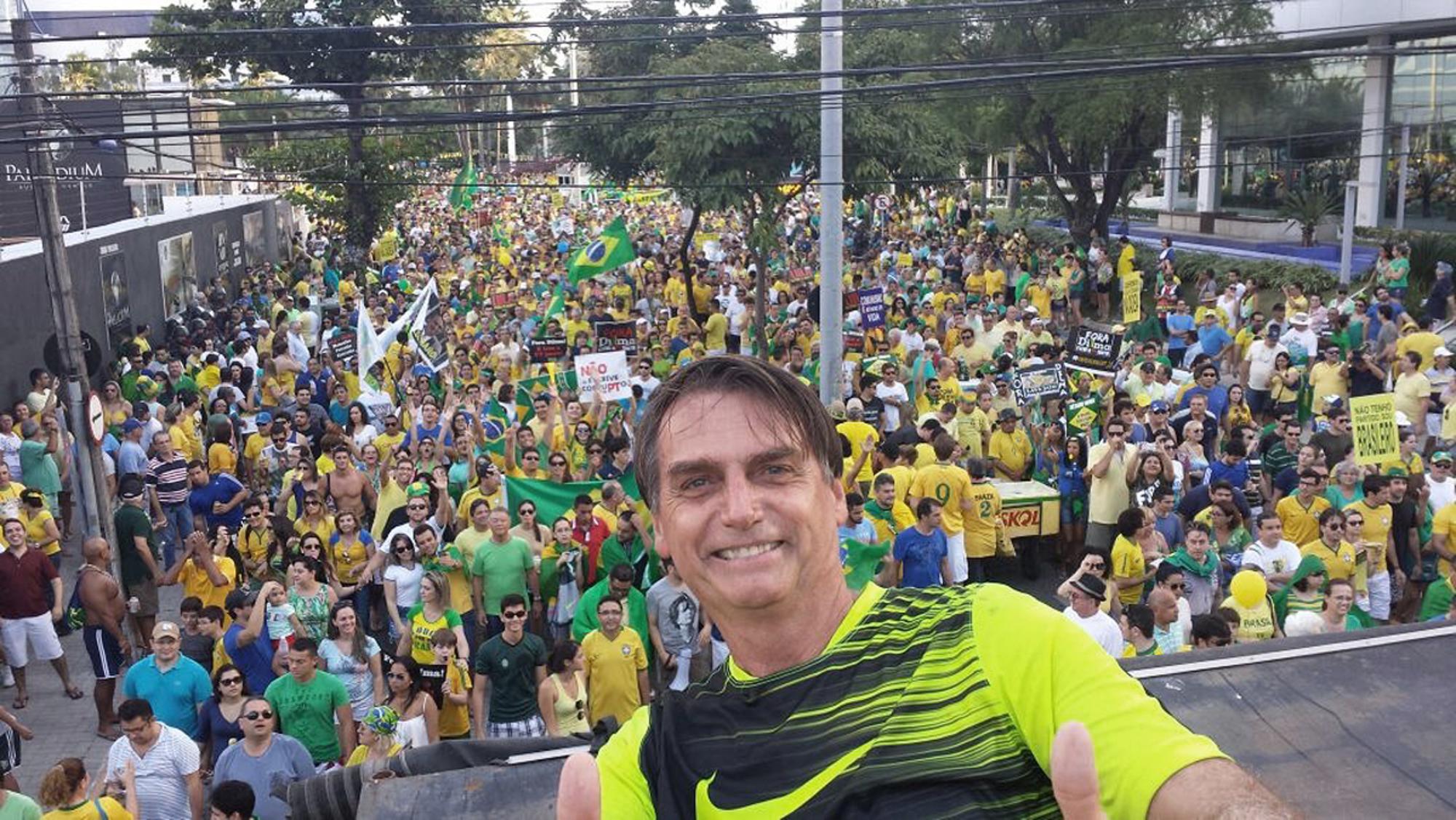 Jair Bolsonaro selfie