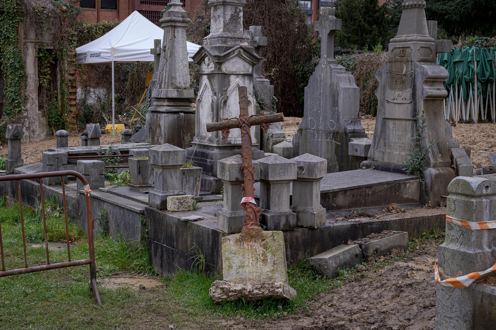 Exhumación en el cementerio de Begoña 1