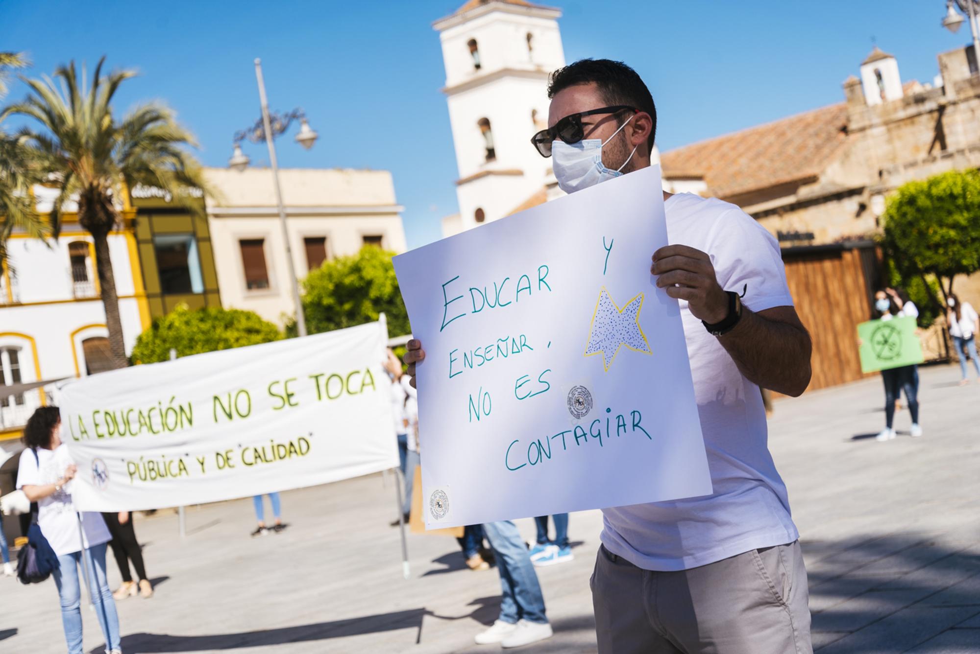 Pancartas recortes Educación, Mérida