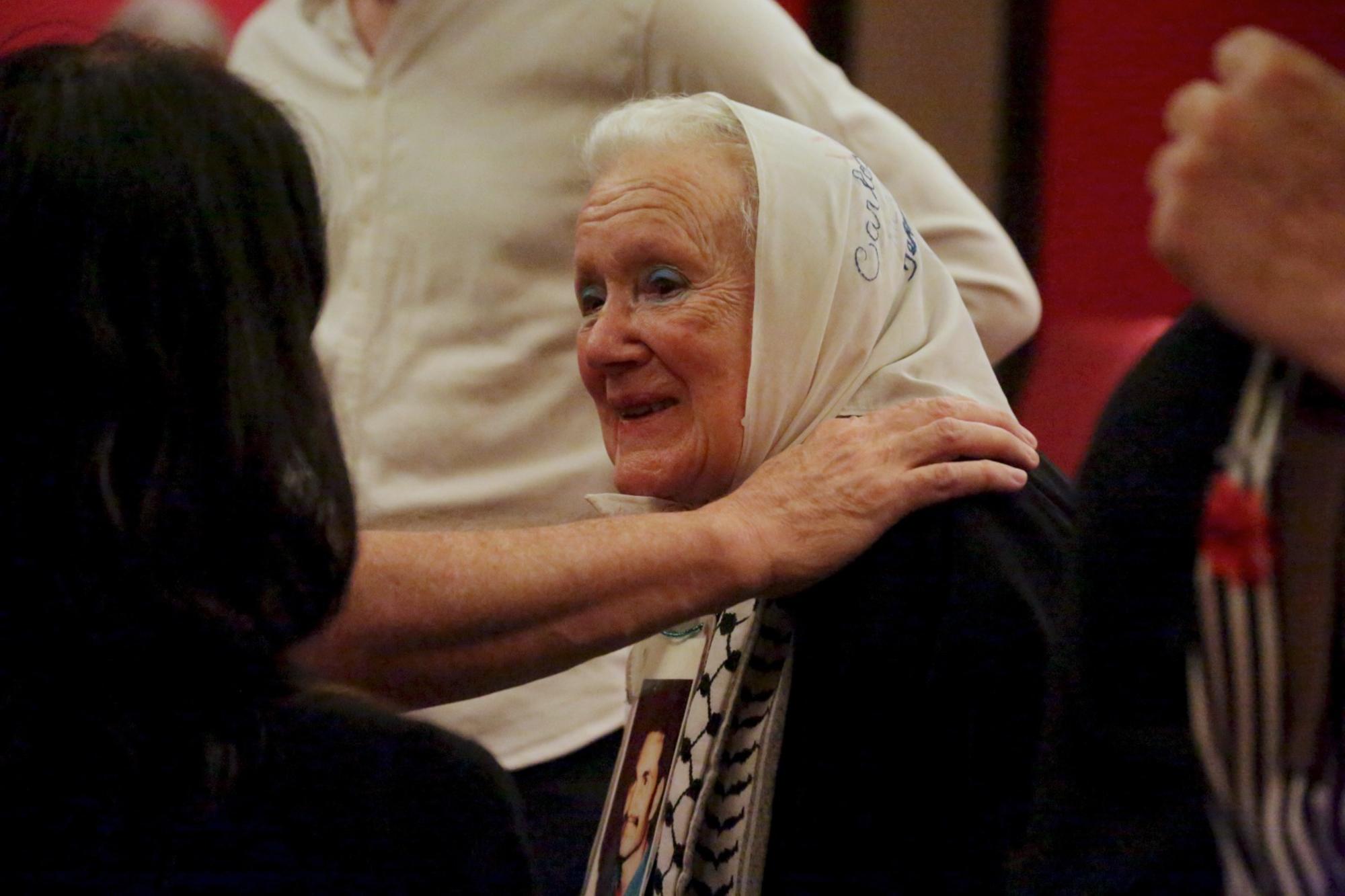 Nora Cortiñas, de las Abuelas de Plaza de Mayo en la presentación del libro Negacionismo. Naufragio de la memoria, de Andrés Cangi. Johanna Bock