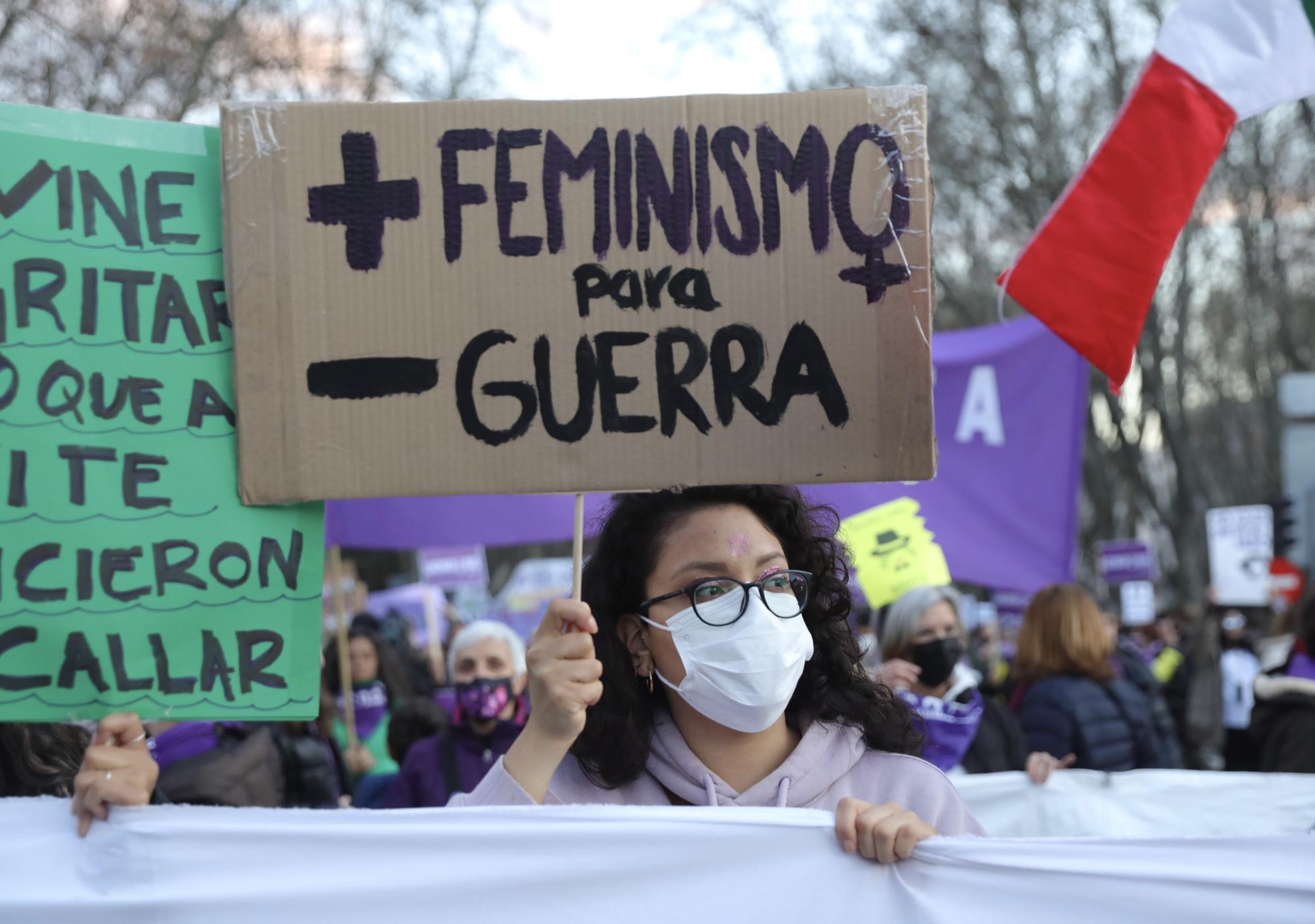 Madrid Manifestación 8M 2022 Más feminismo para menos guerra