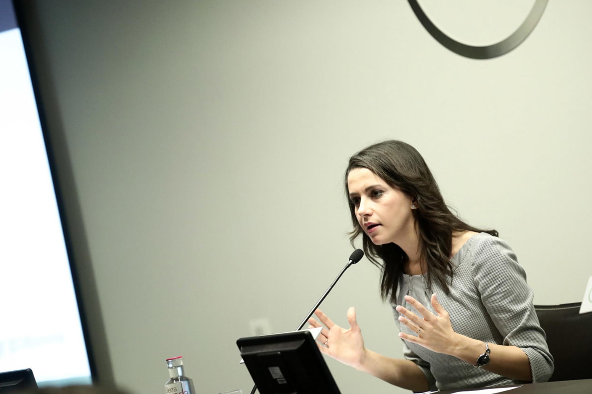 Inés Arrimadas, de Ciudadanos, en un acto de campaña para las elecciones del 21 de diciembre