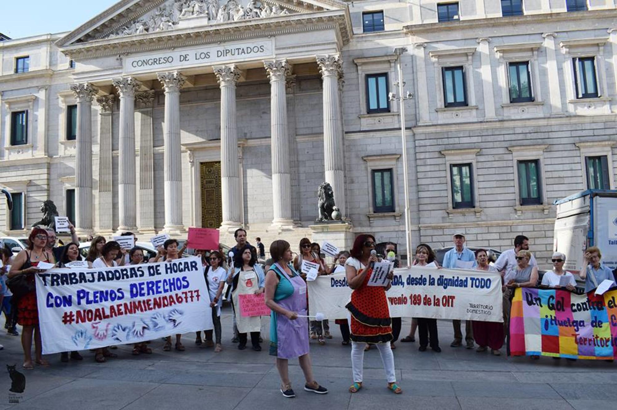 Concentración trabajadoras de hogar en el Congreso