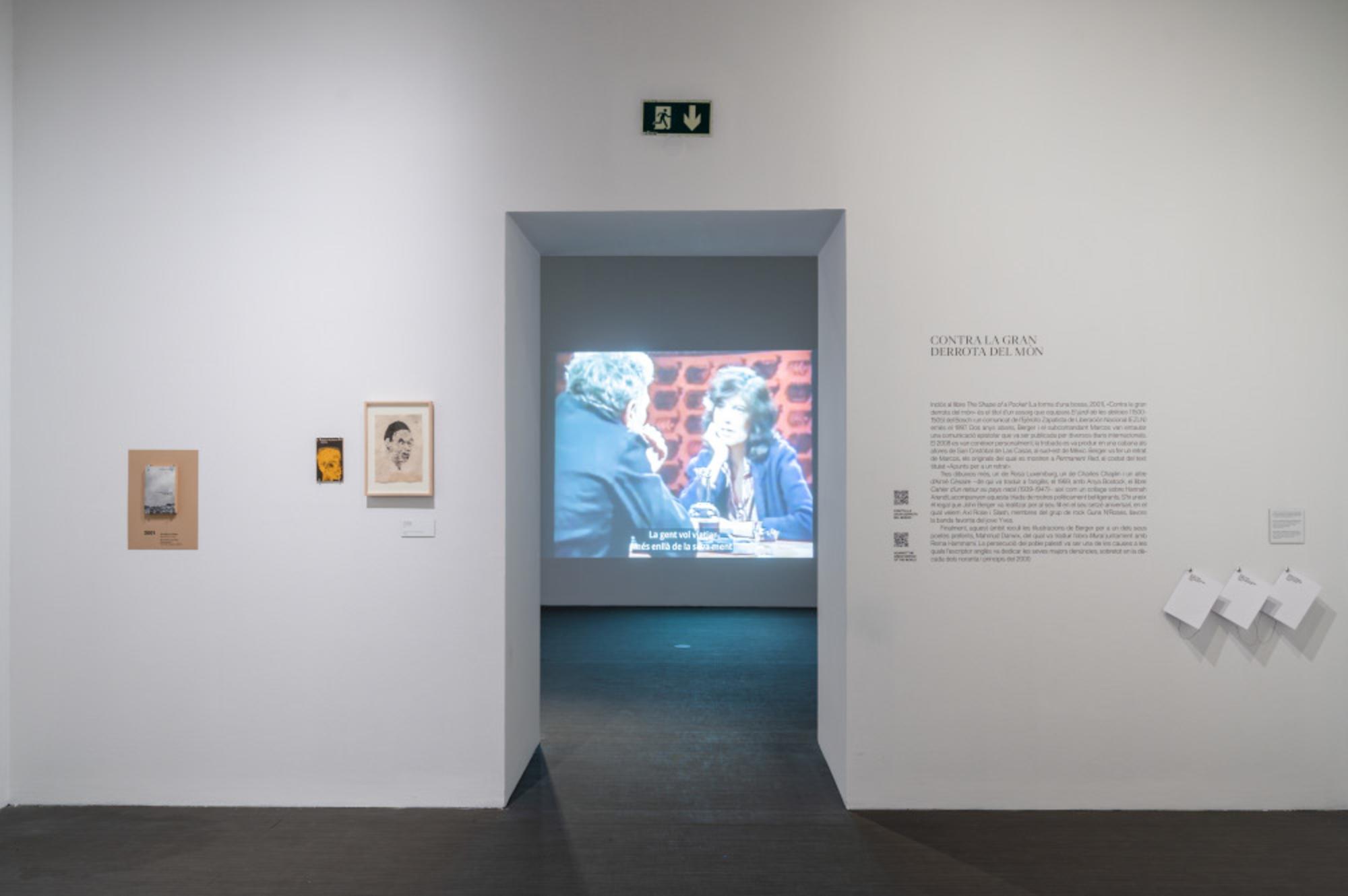 Una sala de la exposición ‘Permanent Red. John Berger’ en La Virreina, Barcelona