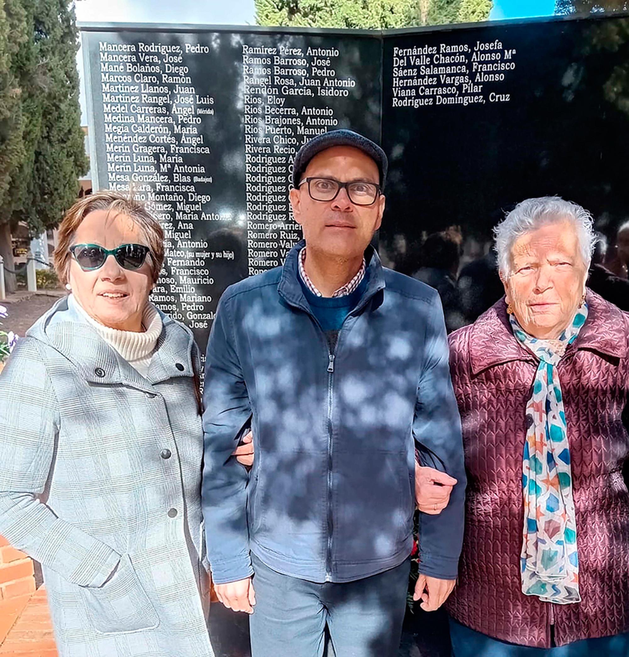 Villafranca Manolo y dos mujeres