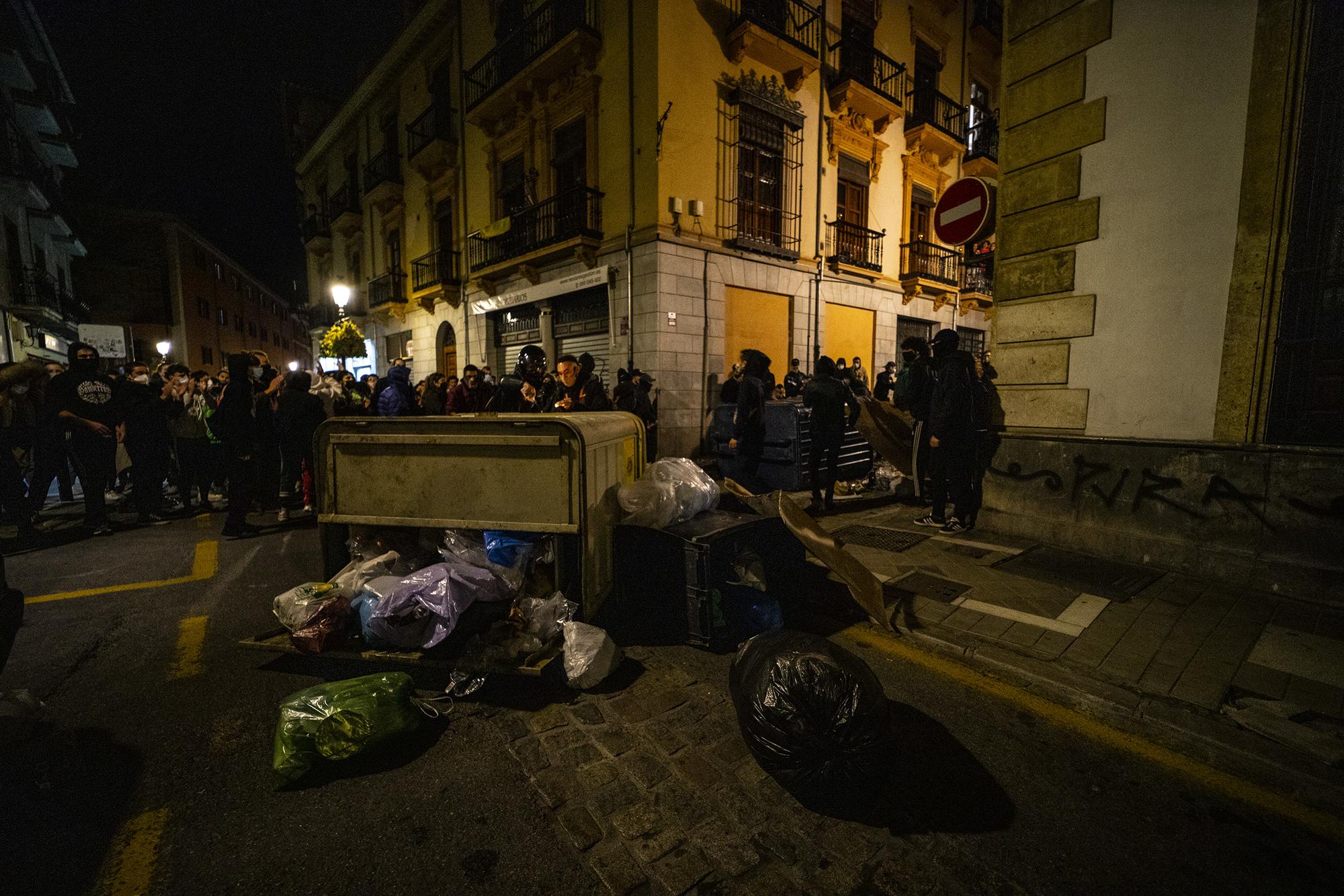 Barricadas en la manifestación de Granada por la encarcelamiento de Pablo Hasél - 4