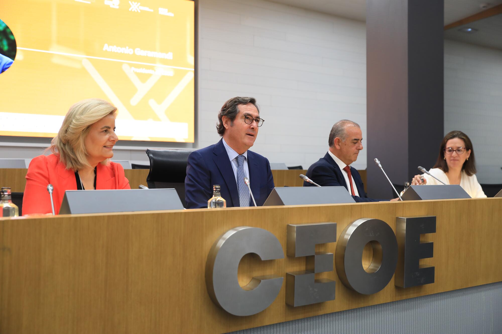 Garamendi Fátima Báñez CEOE