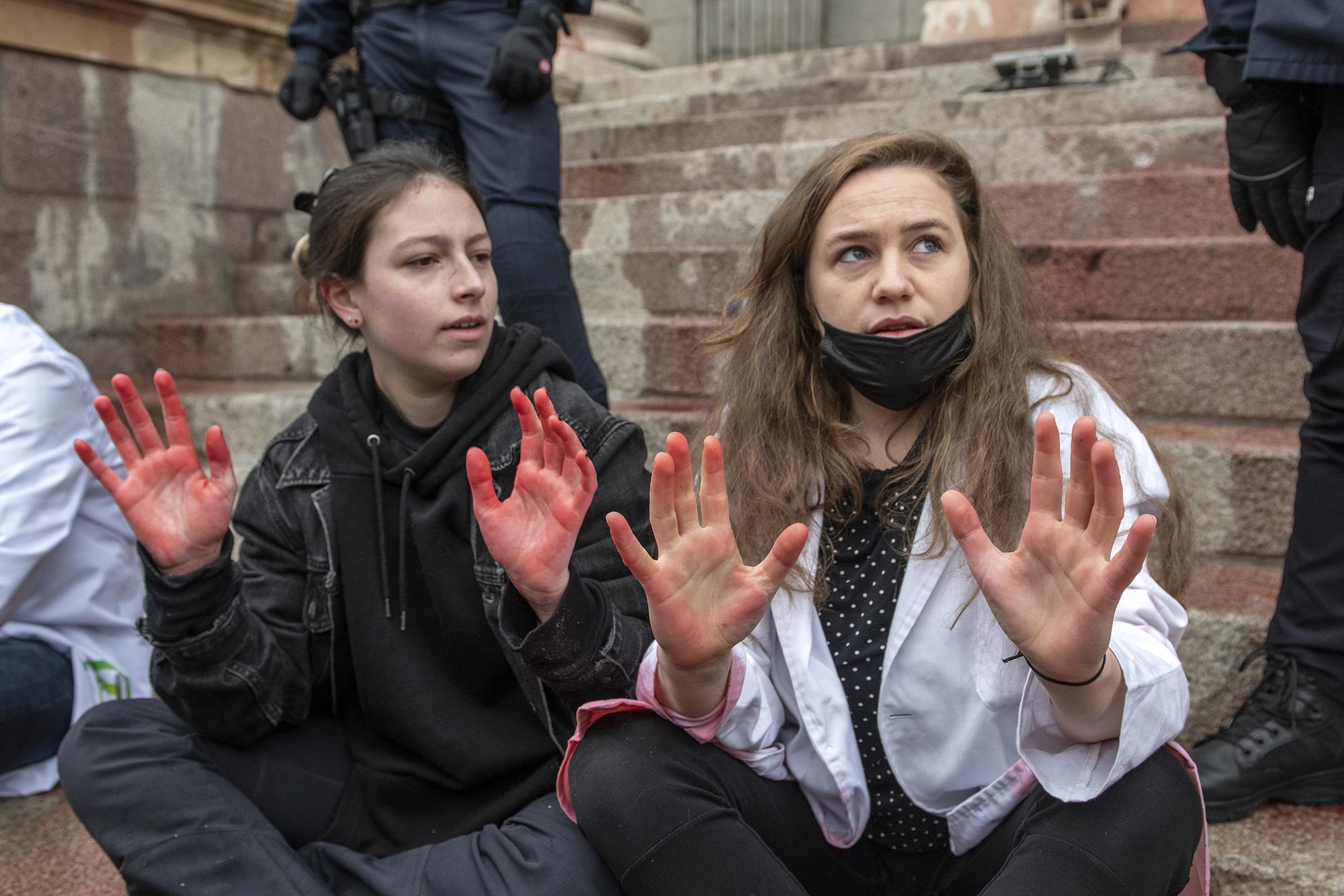 La Rebelión Científica tiñe de rojo el Congreso el 6 de abril de 2022. - 4