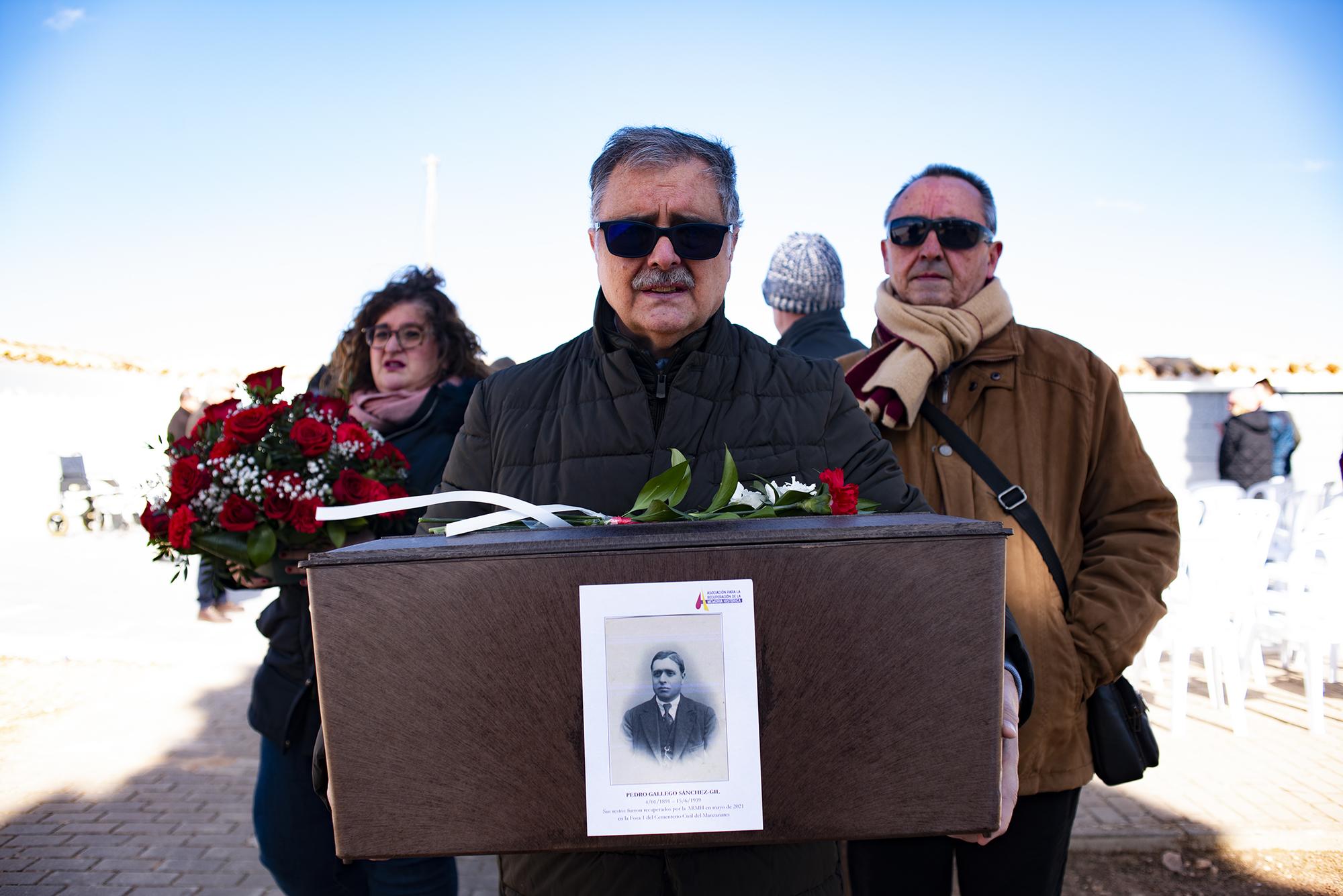 Manzanares entrega de restos - 14
