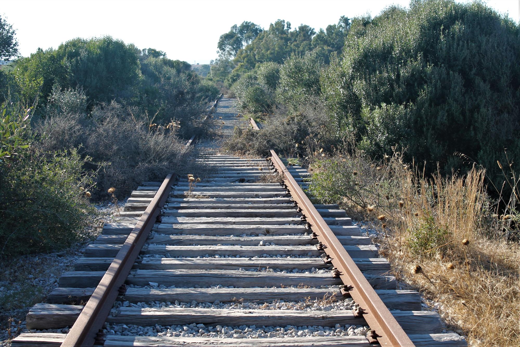 Tren La Línea vías abandonadas