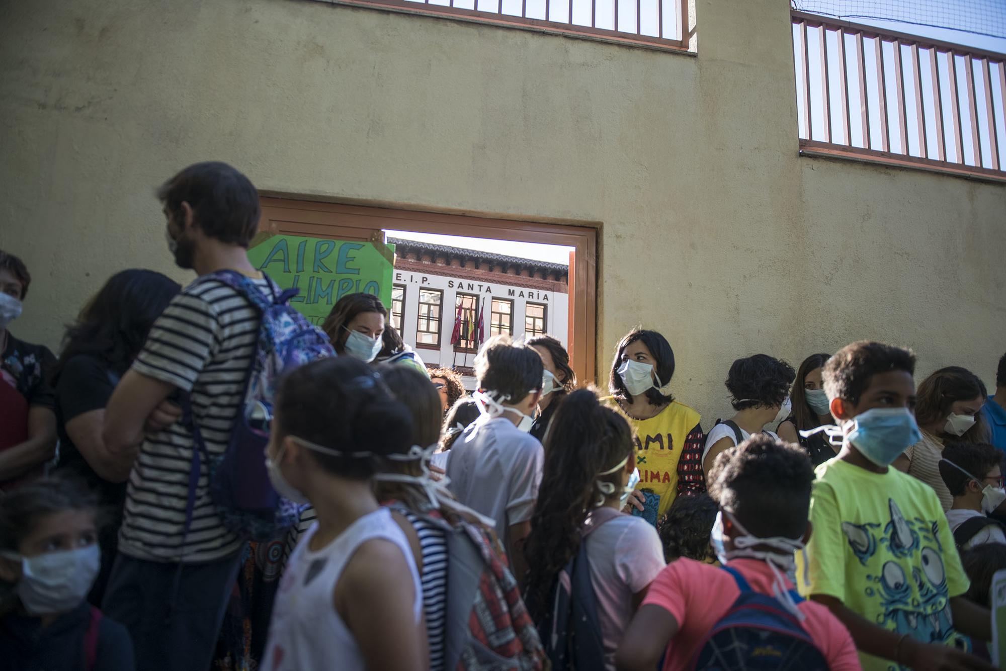 Concentración colegio contra la supresión de Madrid Central II