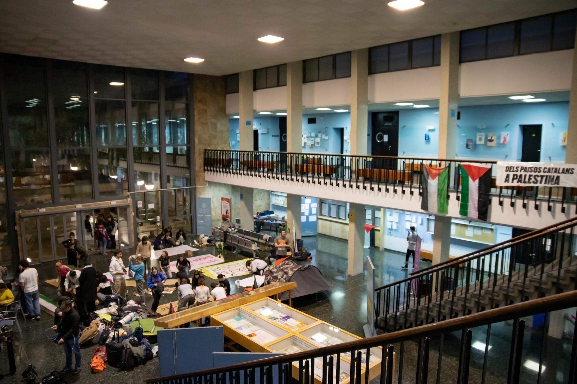 Acamapada Universitat València - 4