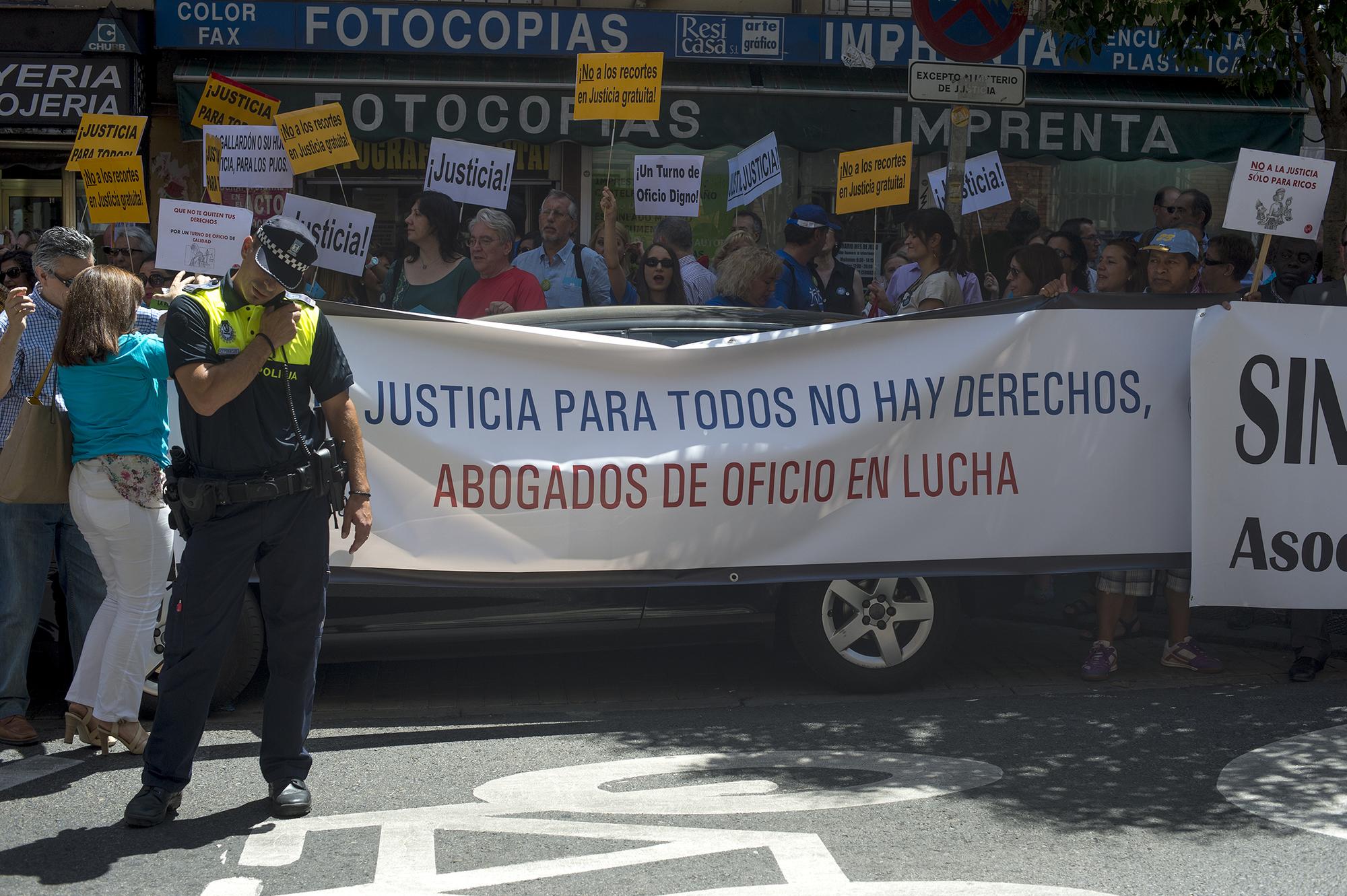 Protesta abogados por la desaparición del turno de oficio y las tasas judiciales