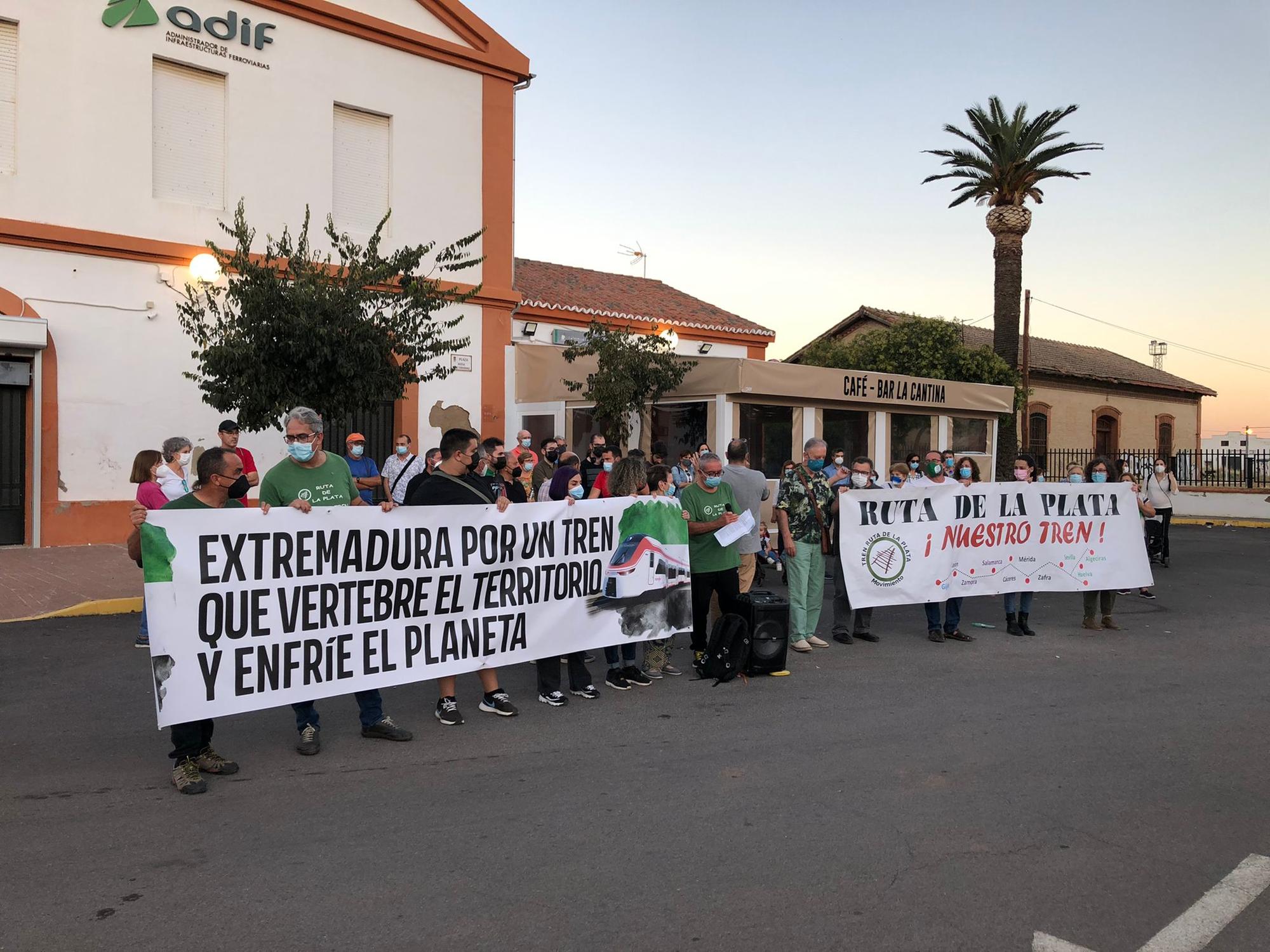 Movimiento Tren Ruta Plata concentración pancartas