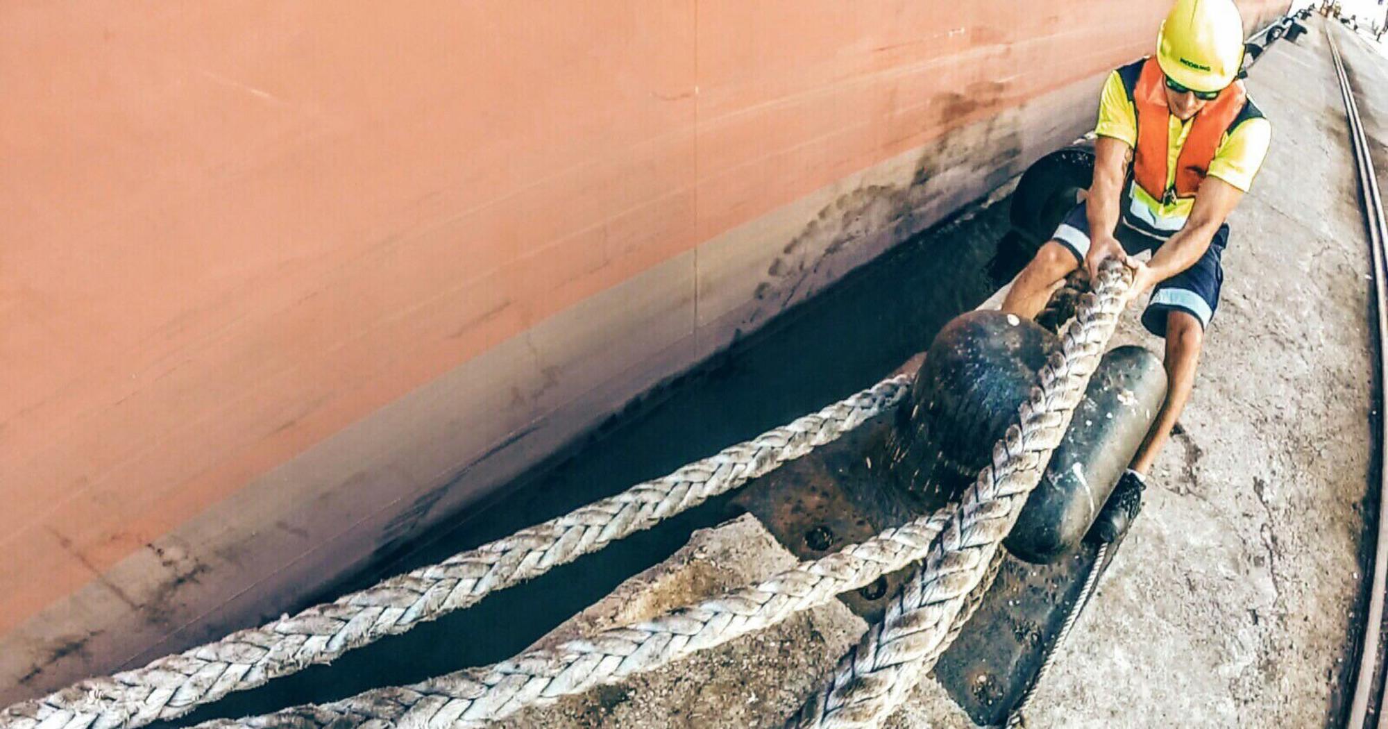 Trabajador en el Puerto de Barcelona