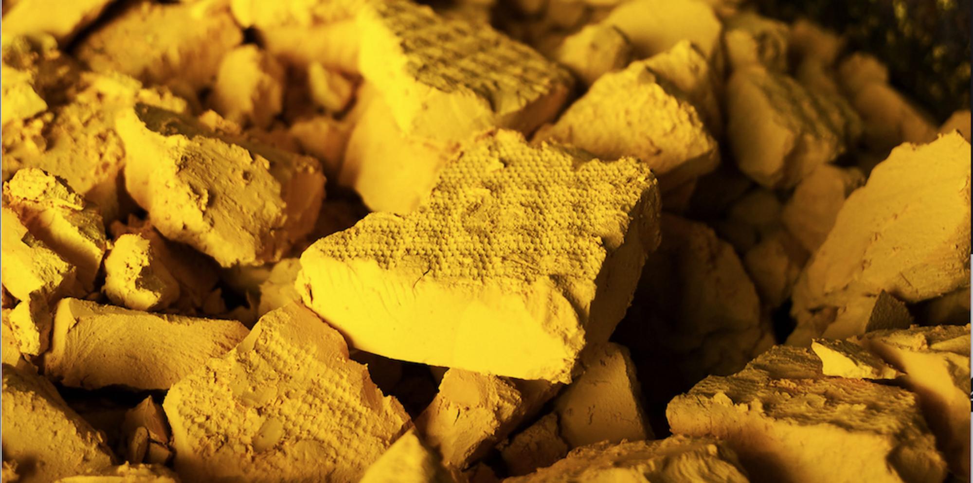 Yellowcake de uranio. Fuente: Radio Monitoring Project