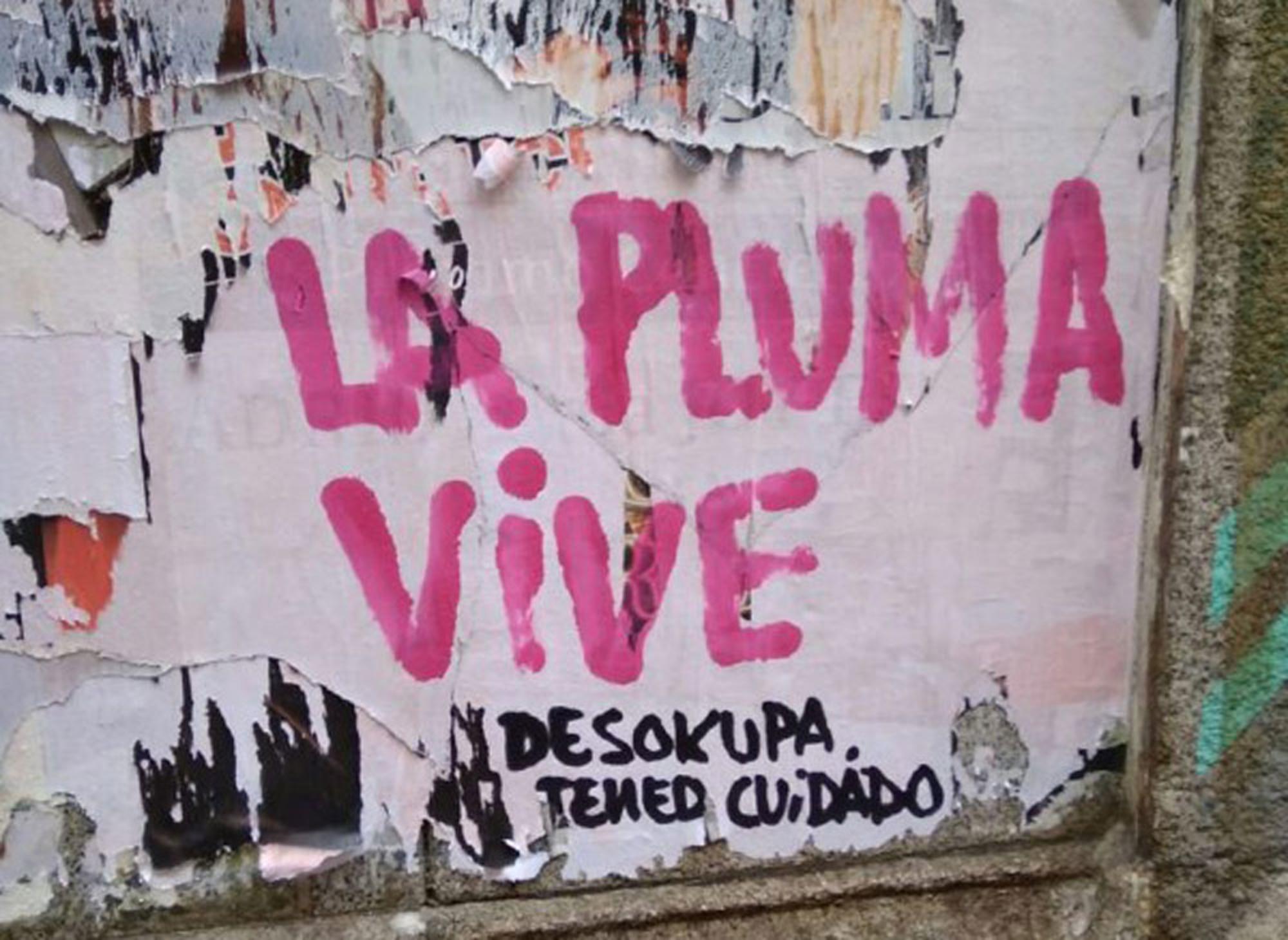 pintada la pluma