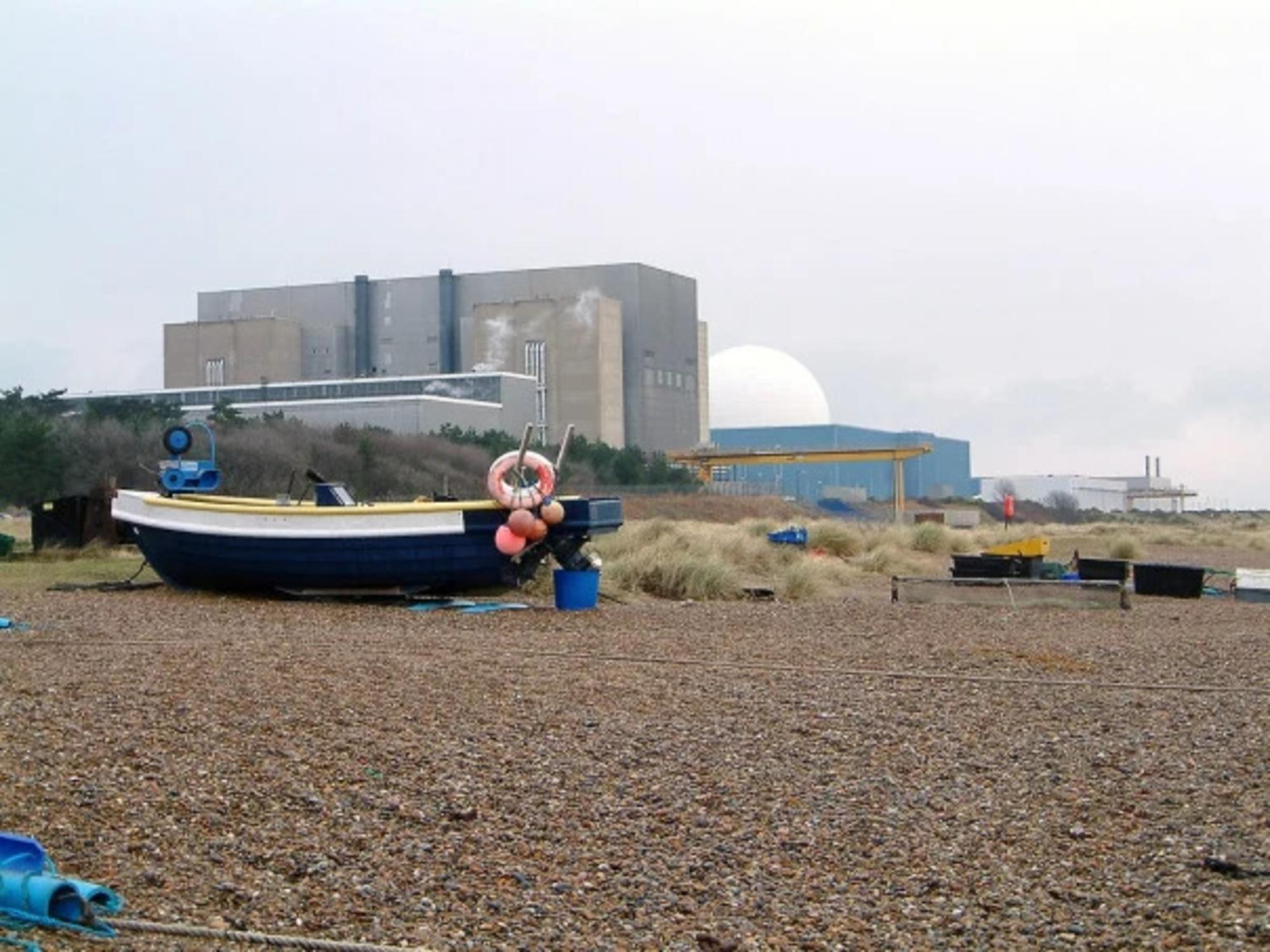 La central nuclear de Sizewell, junto a la playa, preocupa a los/as residentes. Fuente: Beyond Nuclear International