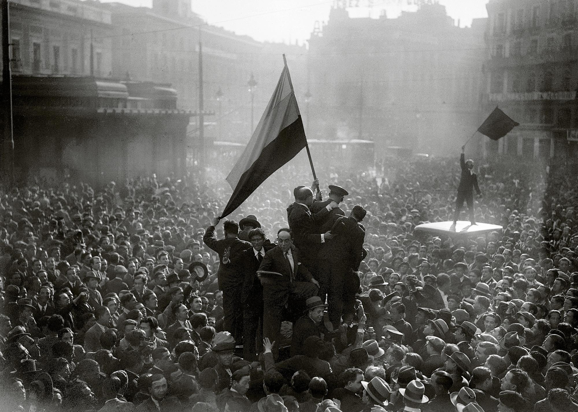 Proclamación de la Segunda República en la Puerta del Sol de Madrid