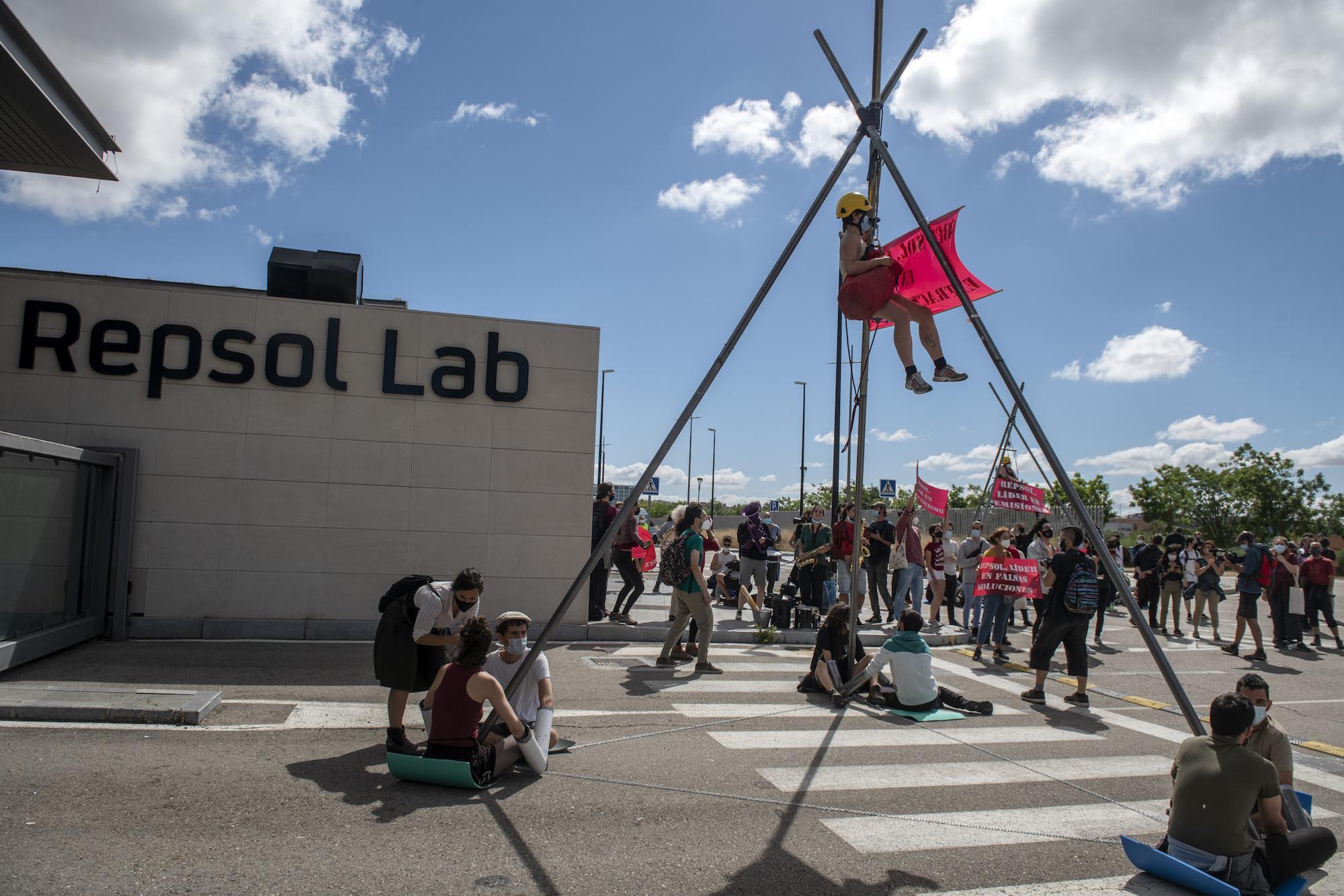 Rebelión por el Clima bloquea la sede de Repsol en Móstoles - 3